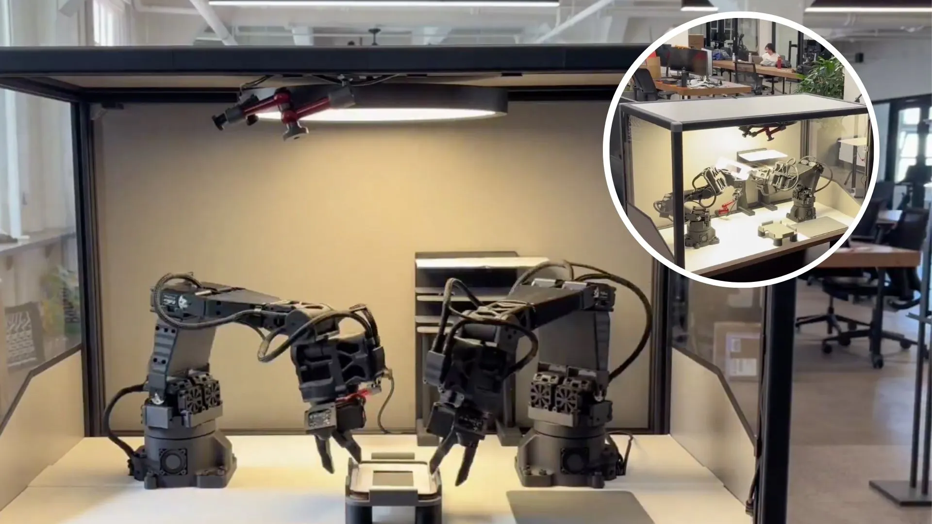 自我學習的機器人工廠透過人類示範進行訓練