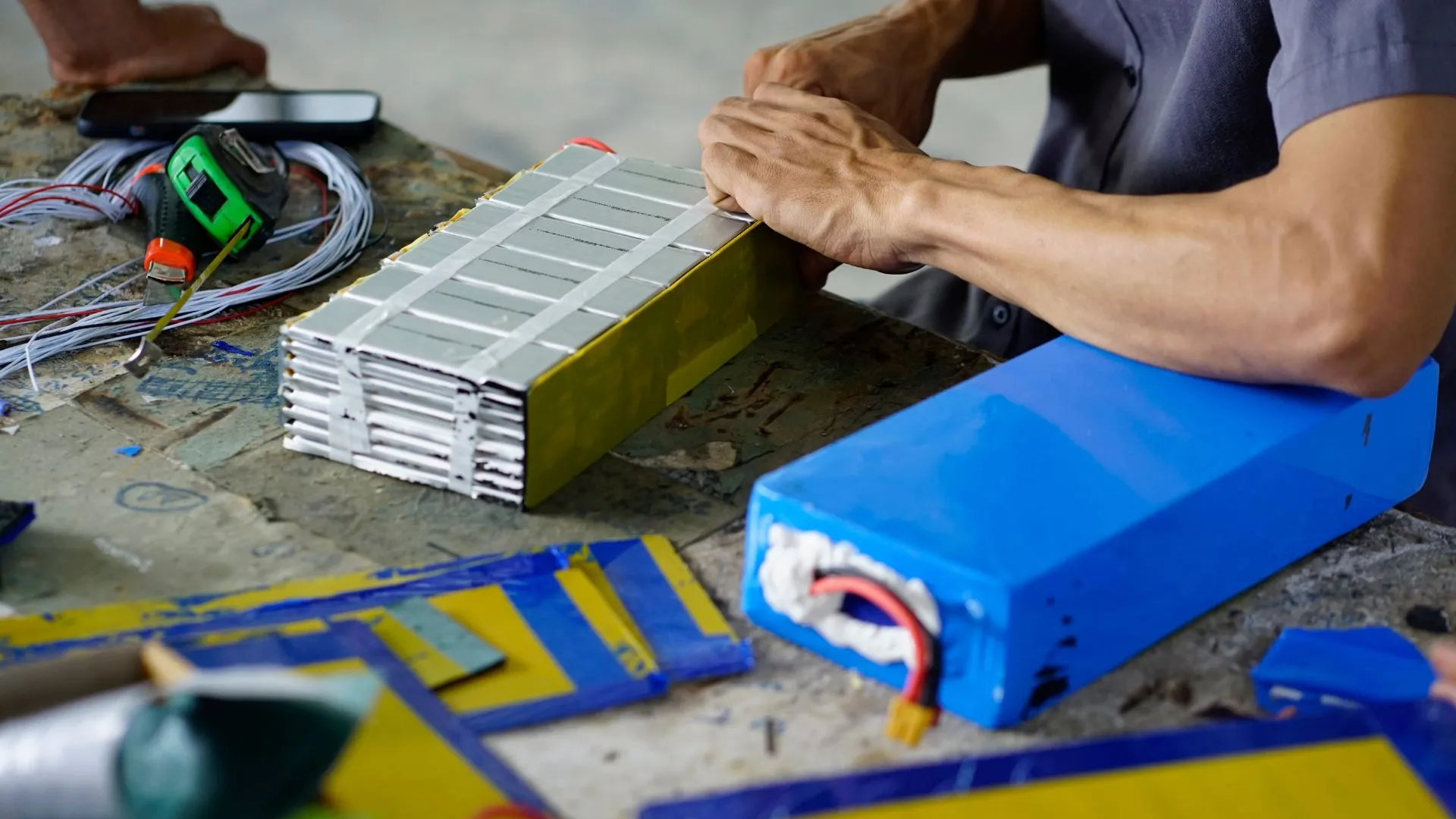 12 分鐘充電，續航 186,411 英里電池技術突破