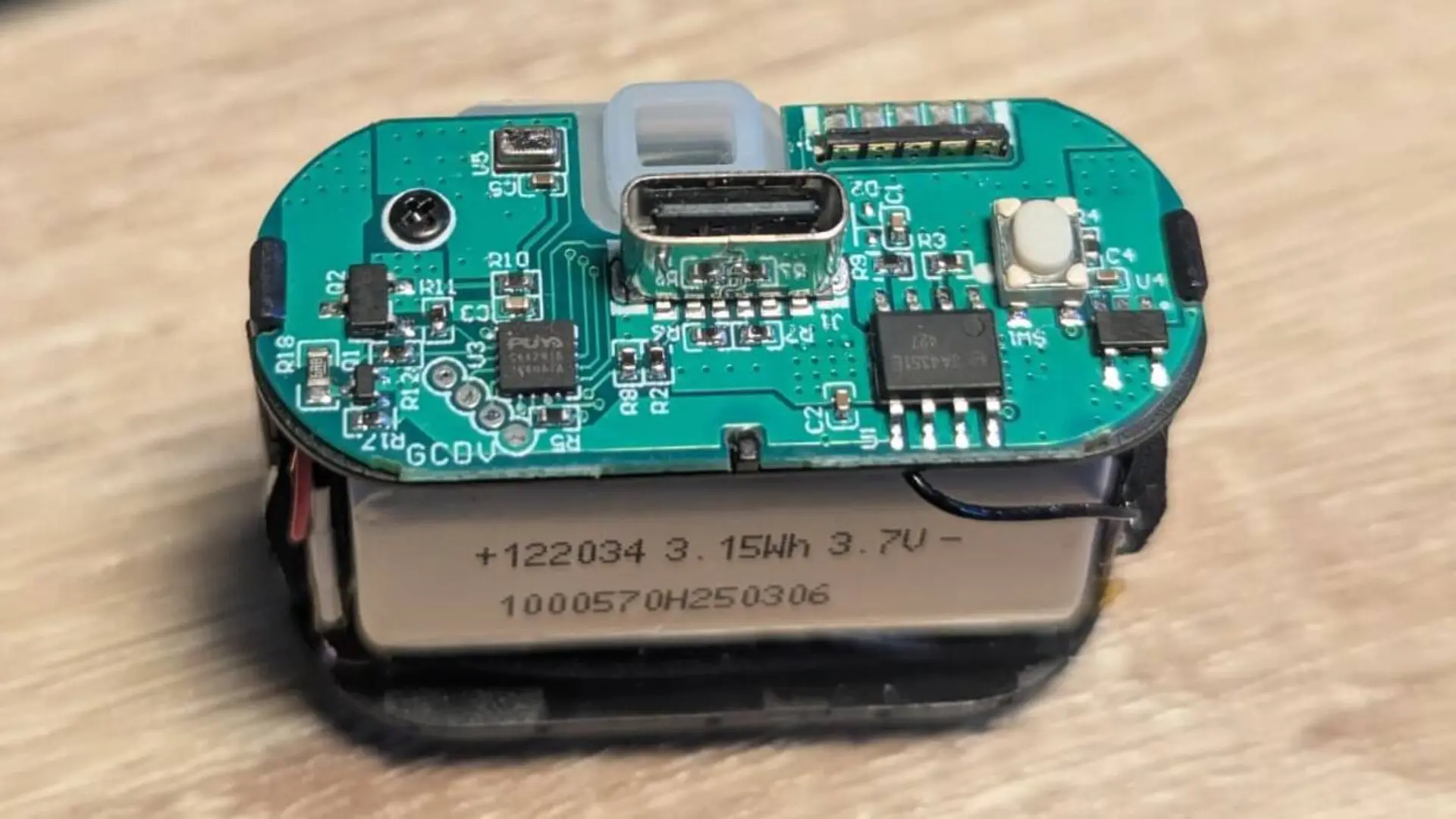 工程師將一次性電子煙筆改造成可運行的網絡伺服器