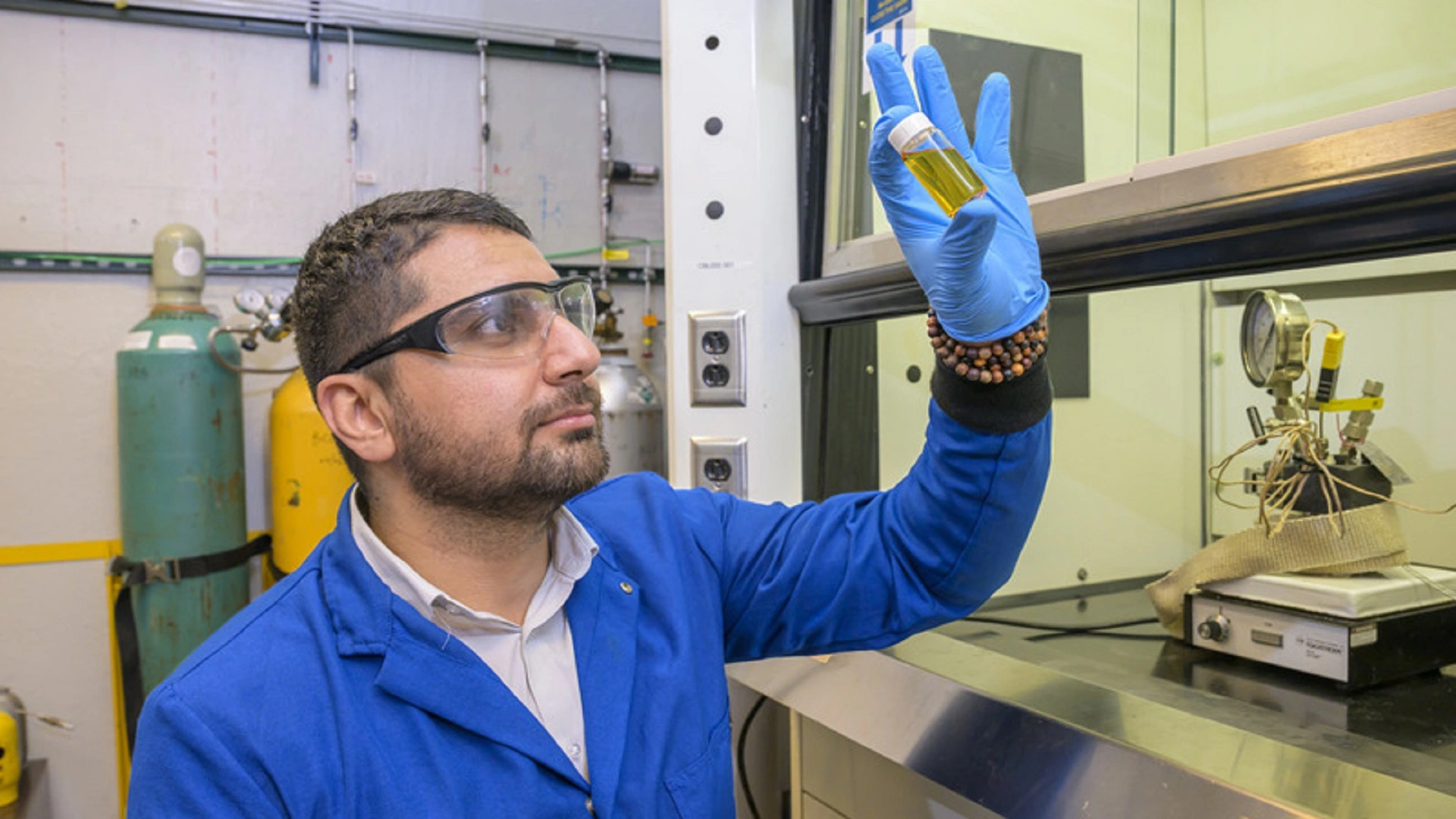 塑膠垃圾轉化為液體燃料的創新技術