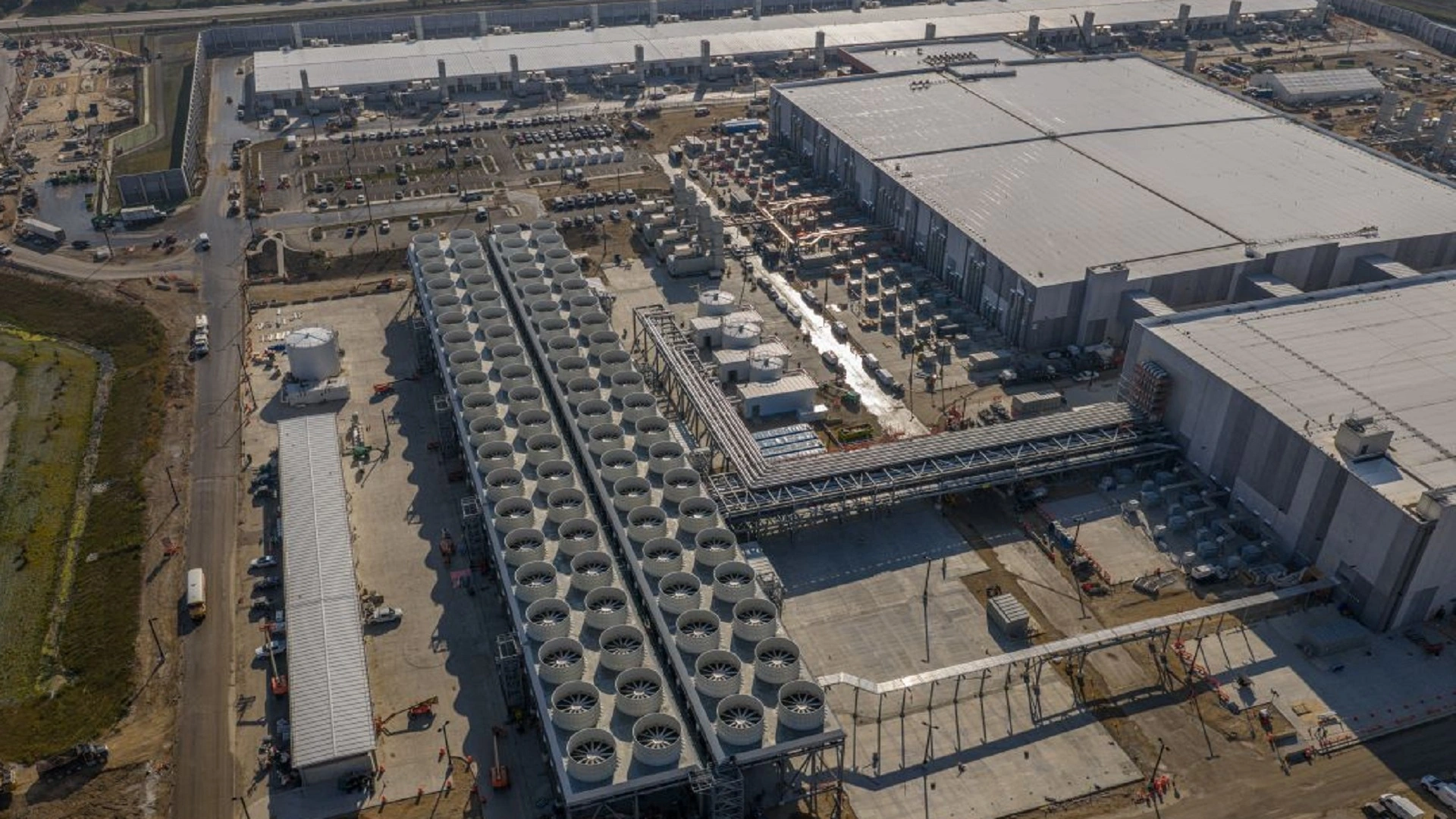 Microsoft 新的數據中心模仿「一個巨型 AI 超級電腦」