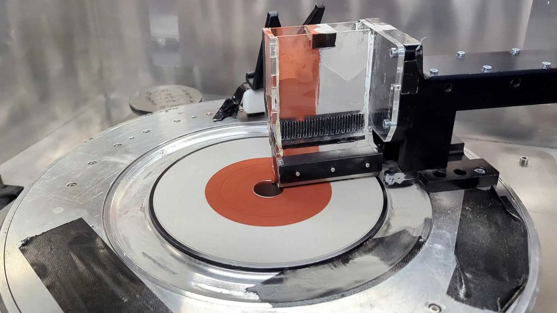 學生研發可同時融合兩種金屬的航空航天 3D 打印機