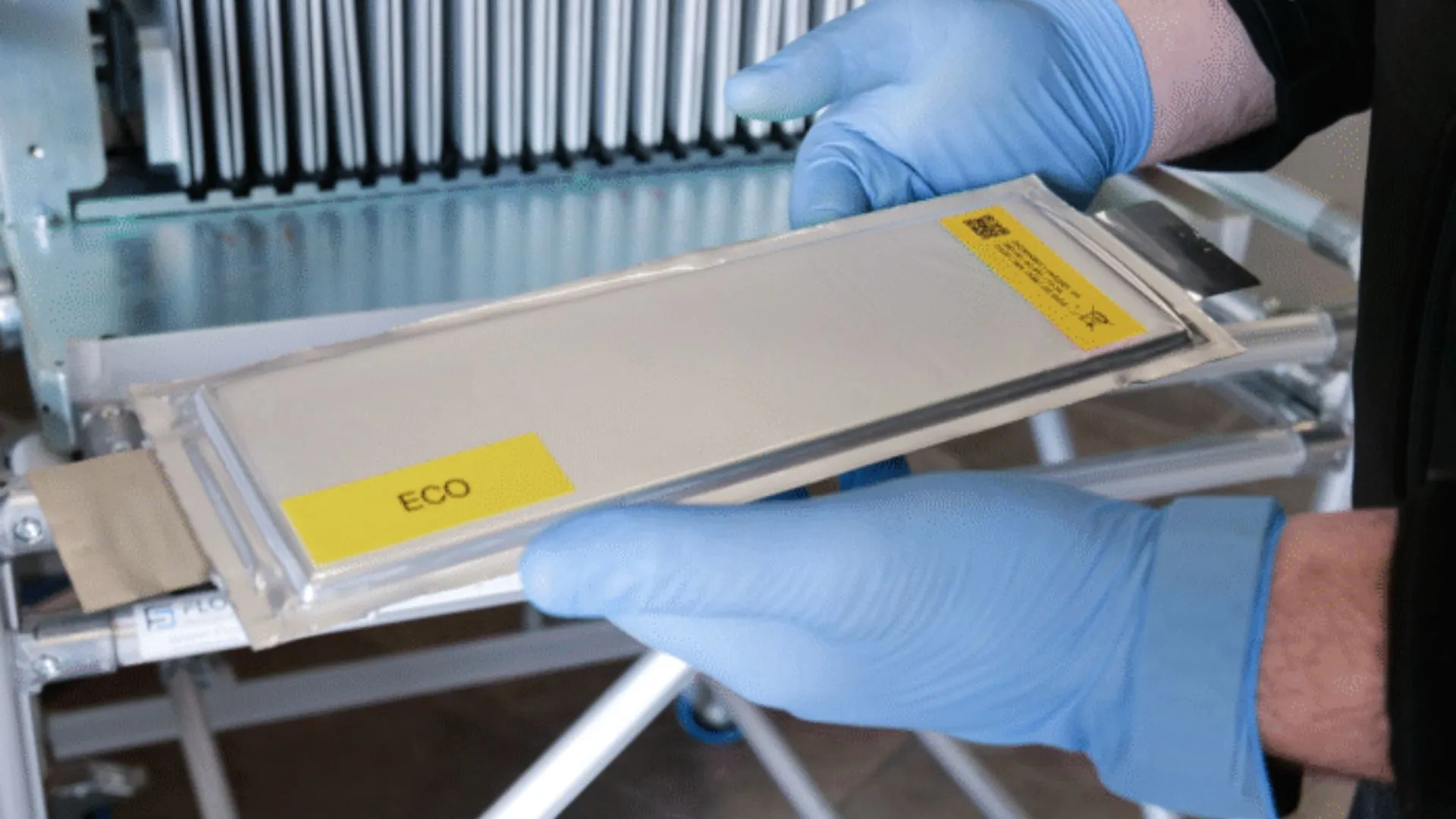 英國首個回收電動車電池單元減少 32% 碳排放