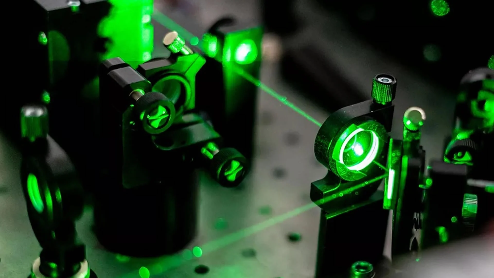 美國科學家研發的光發射材料將改變光子學的未來