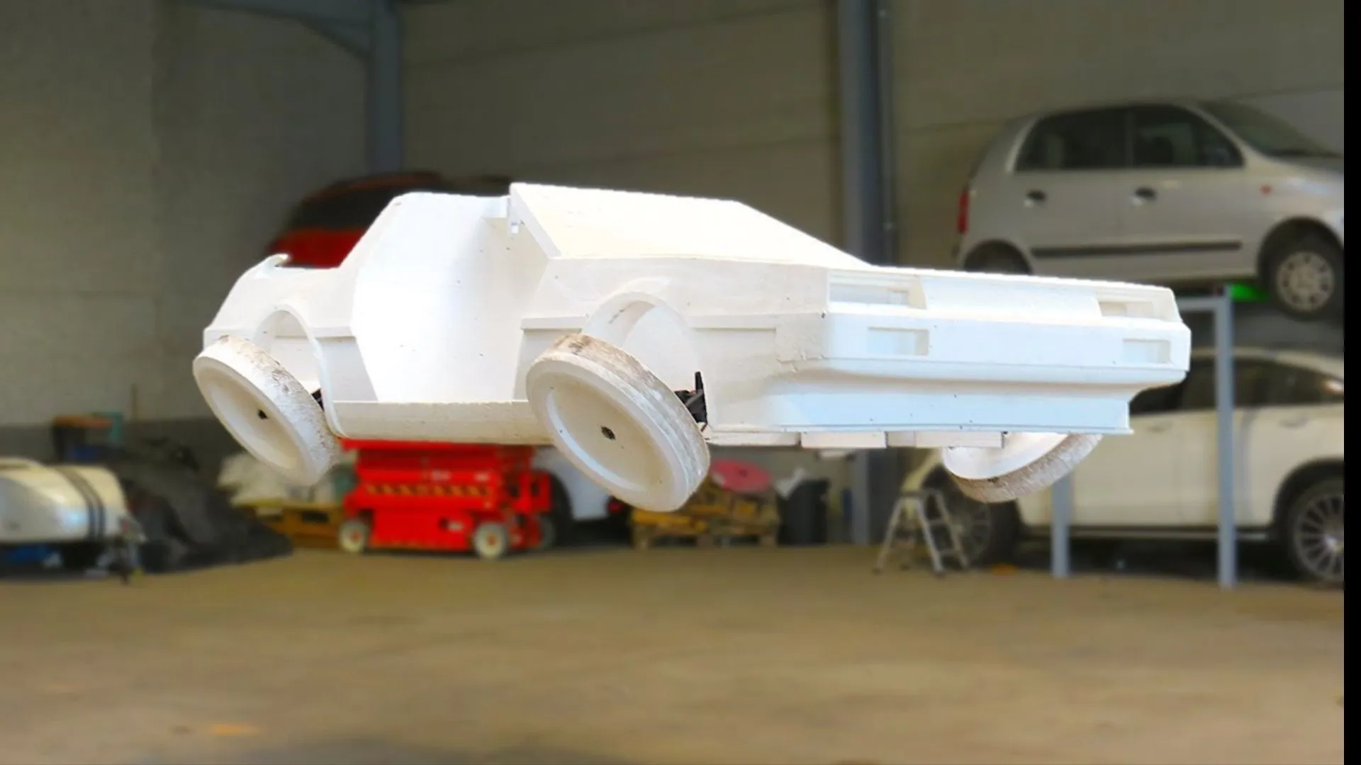 YouTuber 測試全比例 DeLorean 真正飛行的創新實驗