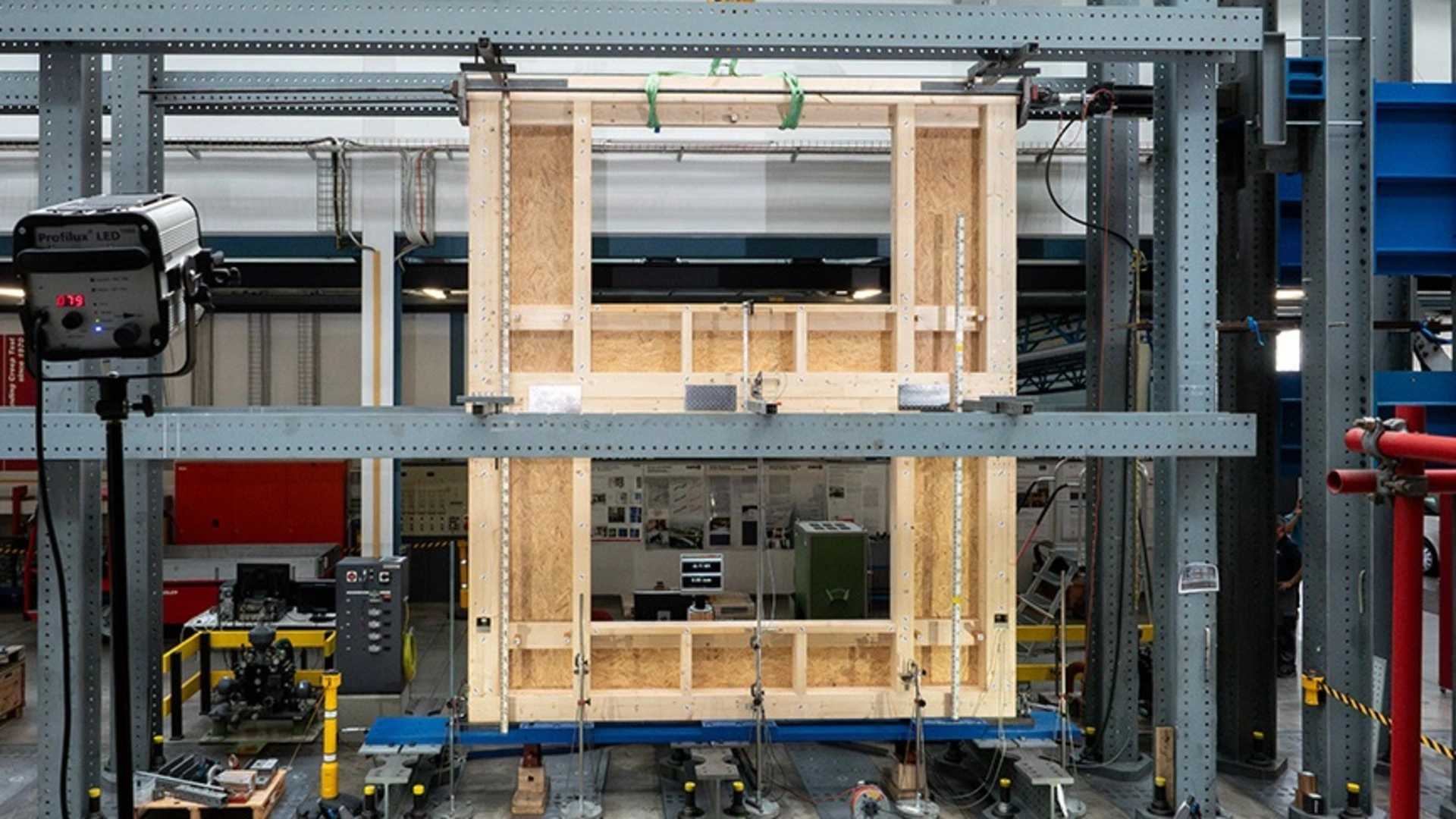 木製牆壁可承受 100 千牛頓壓力，研究結果揭示