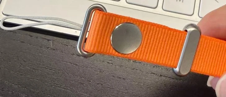 Apple iPhone 17 系列的側背帶在實拍圖片中曝光