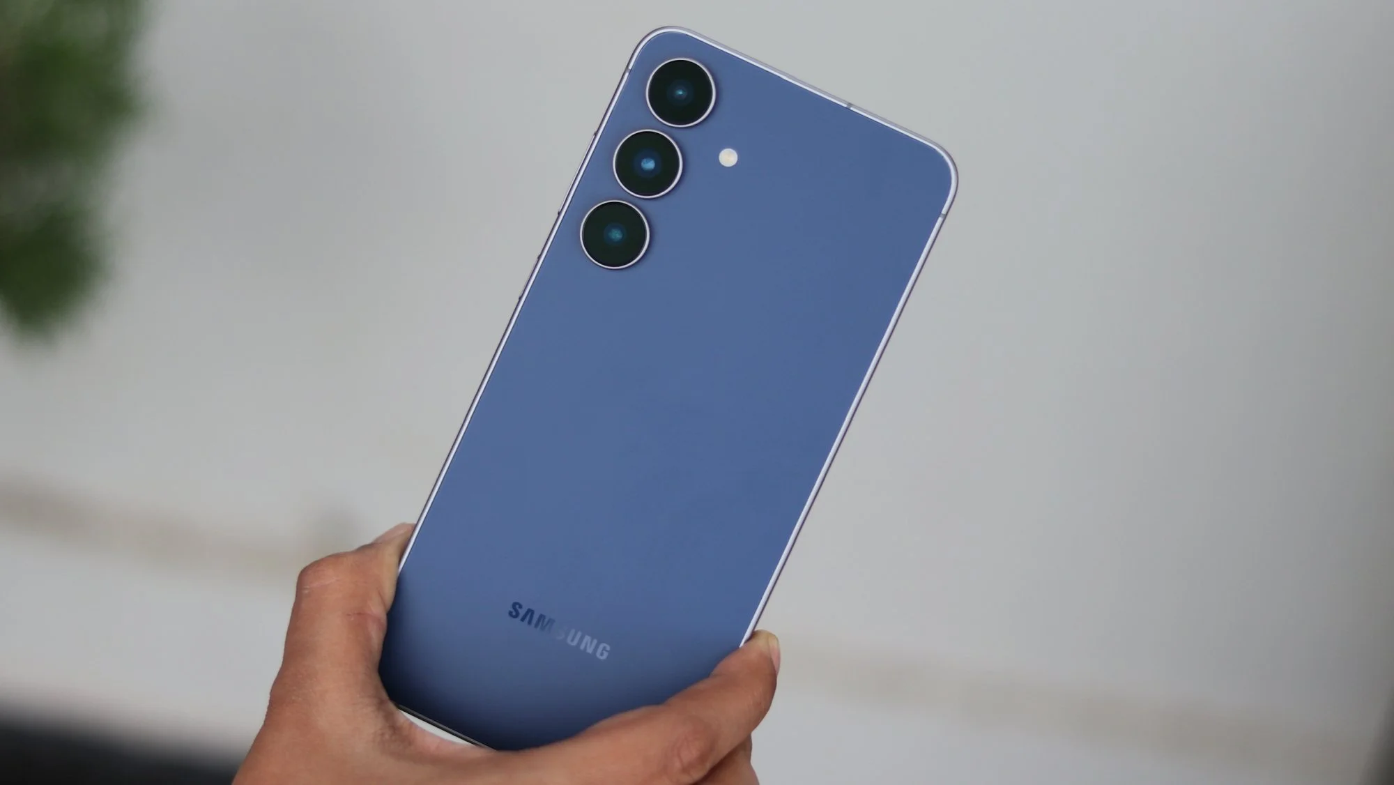 Galaxy S25 FE 首次更新新增 Now Bar 股票價格功能