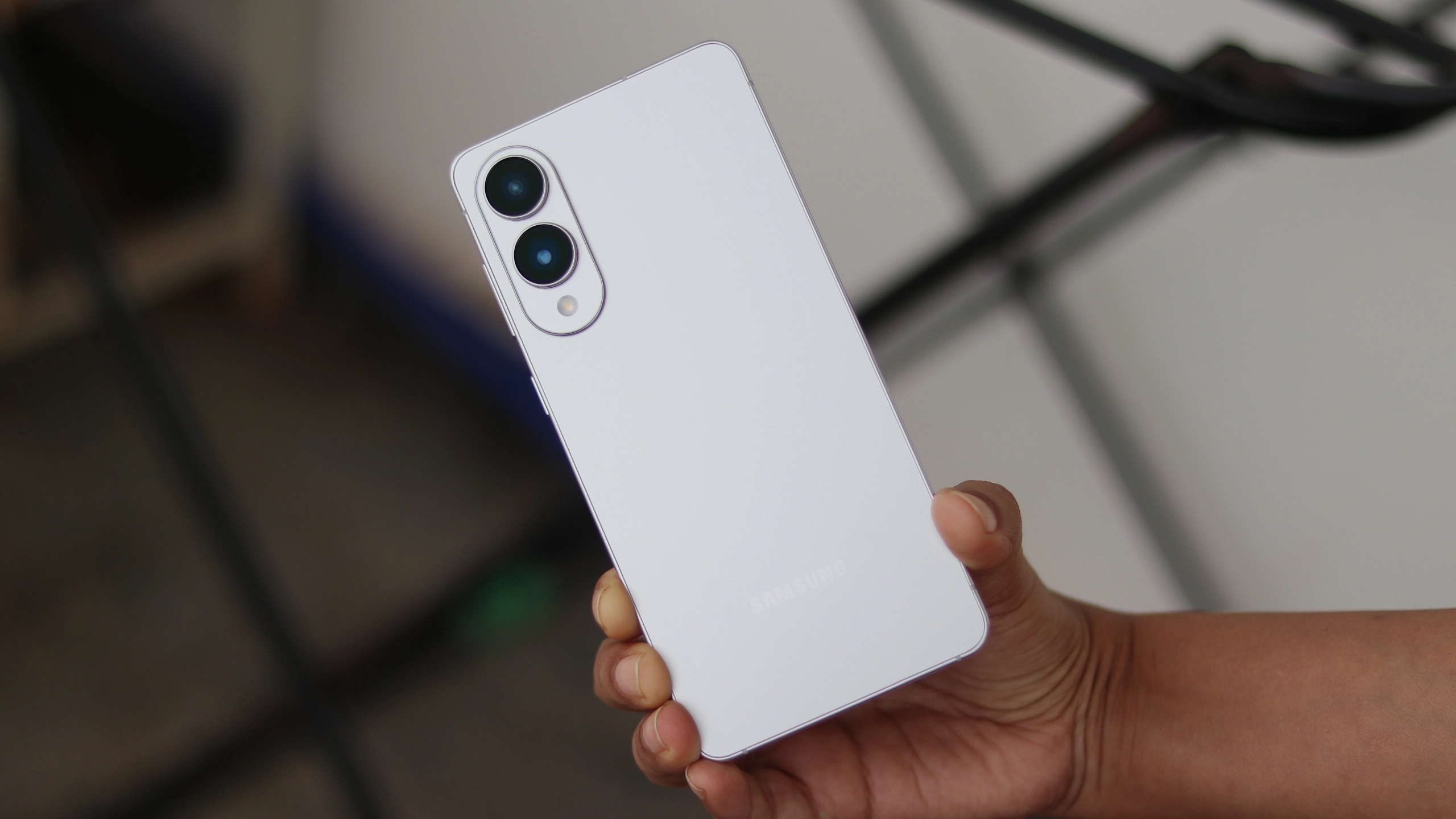 Galaxy S26 Edge 設計或讓人聯想到 iPhone