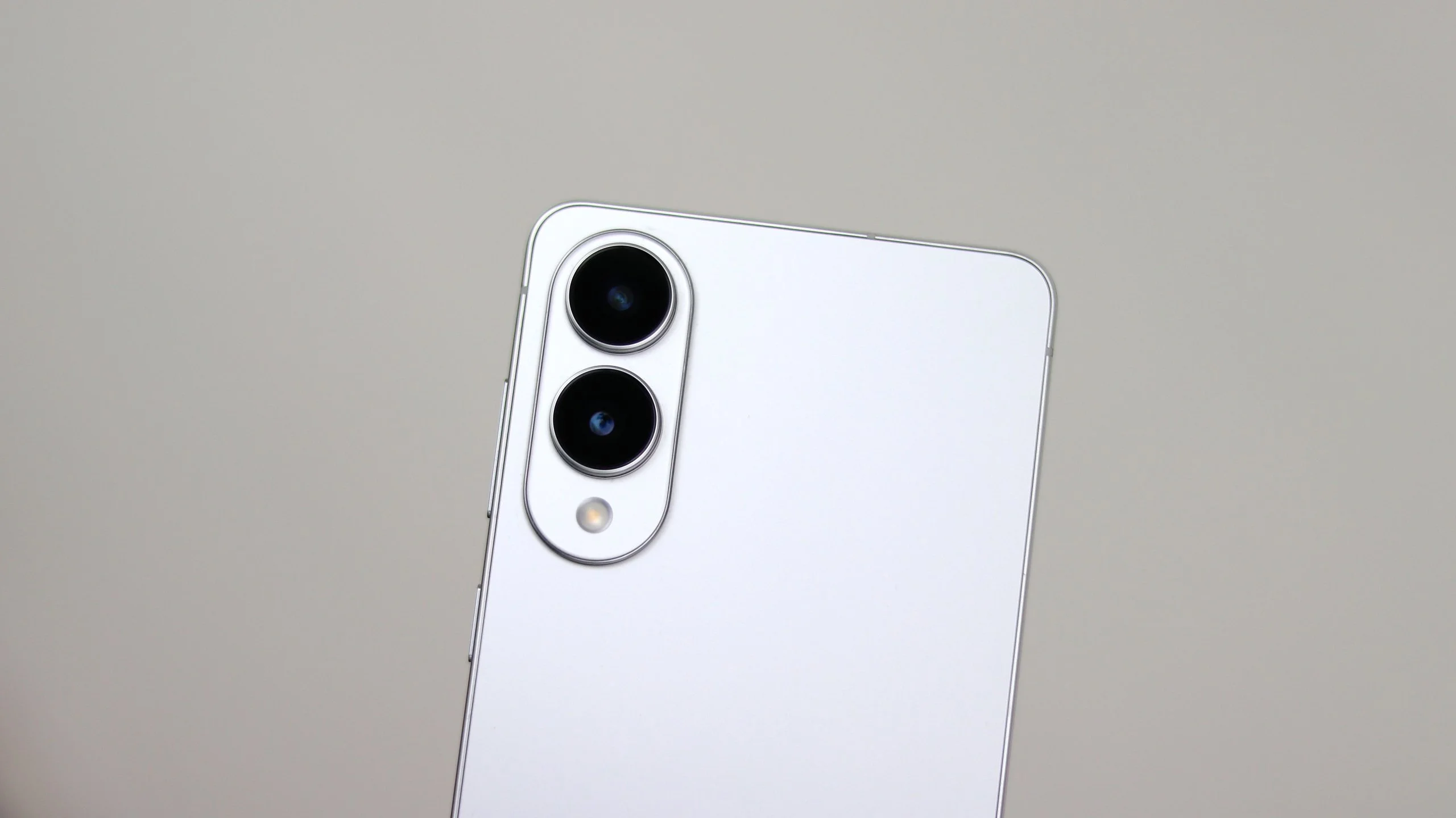 Galaxy S26 Pro 和 S26 Edge 相機設計源自 Galaxy S25 Ultra