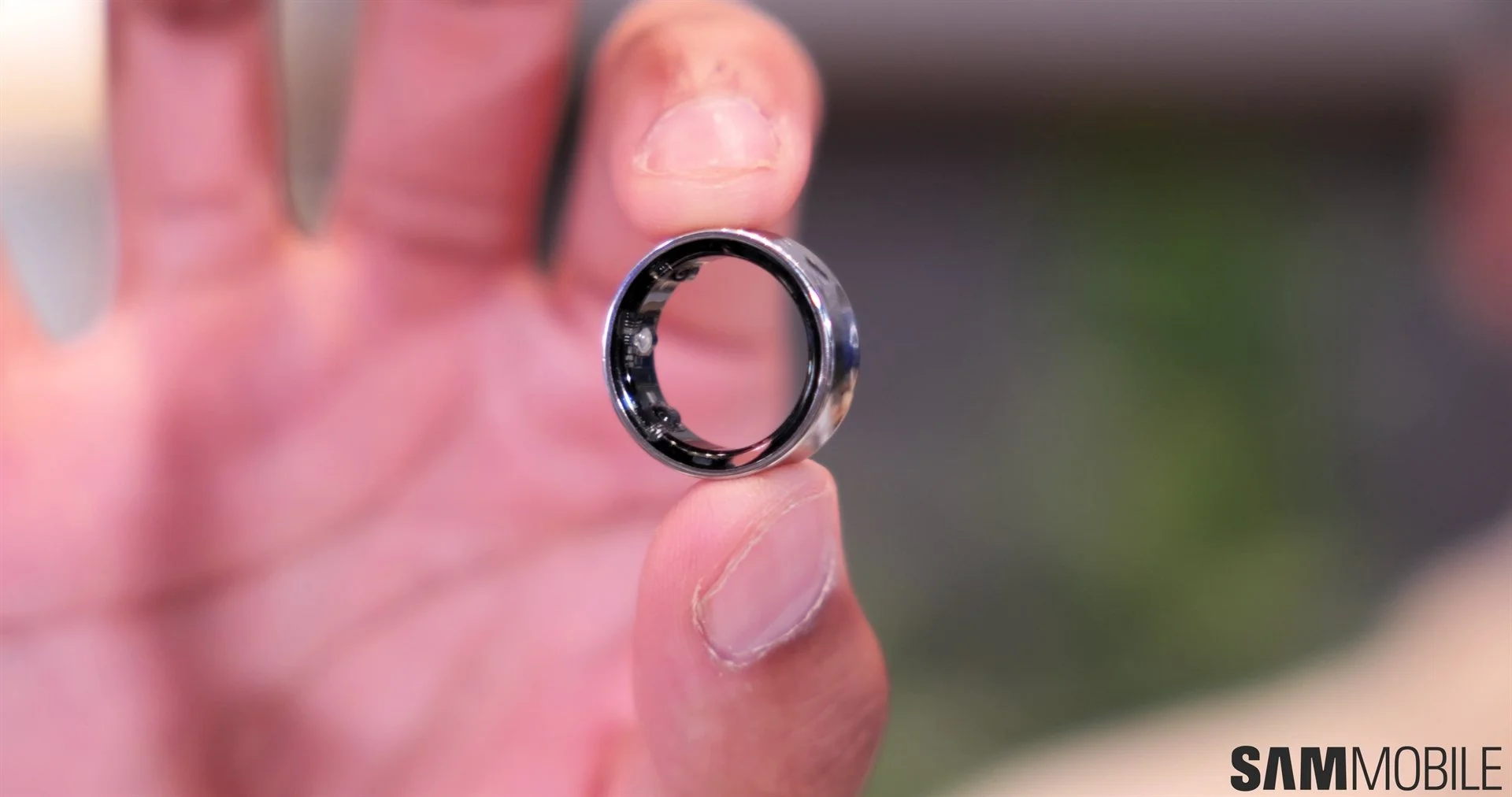 Galaxy Ring 可能因電池膨脹而卡住手指