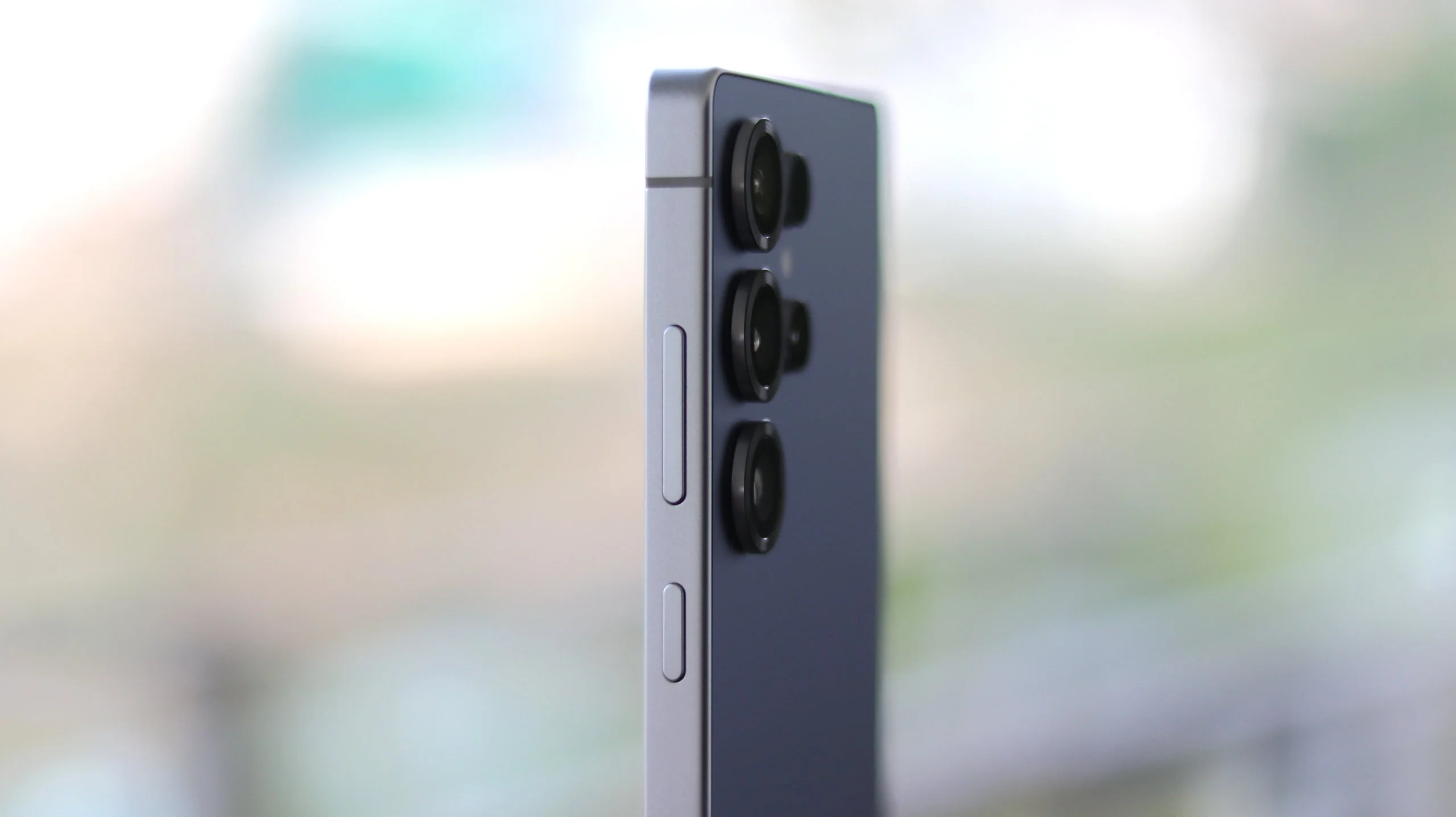 Galaxy S26 Ultra 相機突起設計背後的原因分析