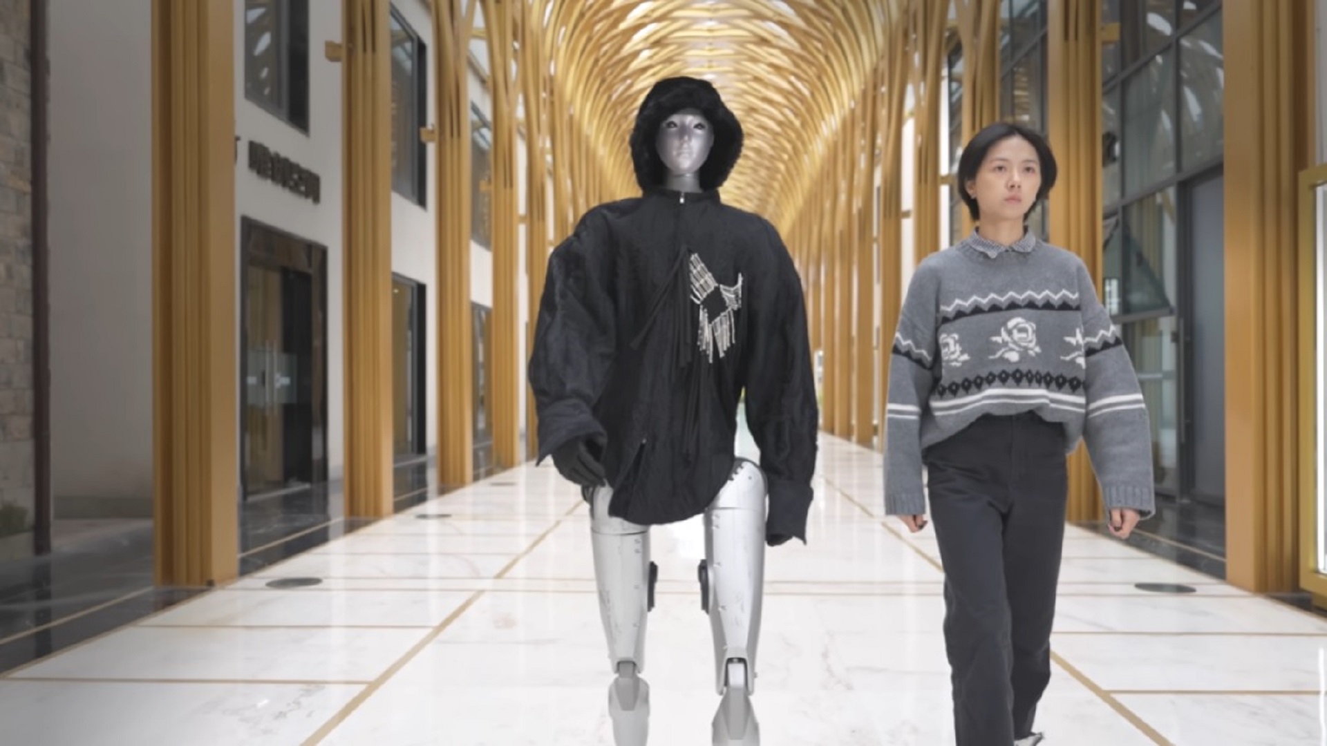 中國機器人公司展示全新人形機器人及其武術技巧