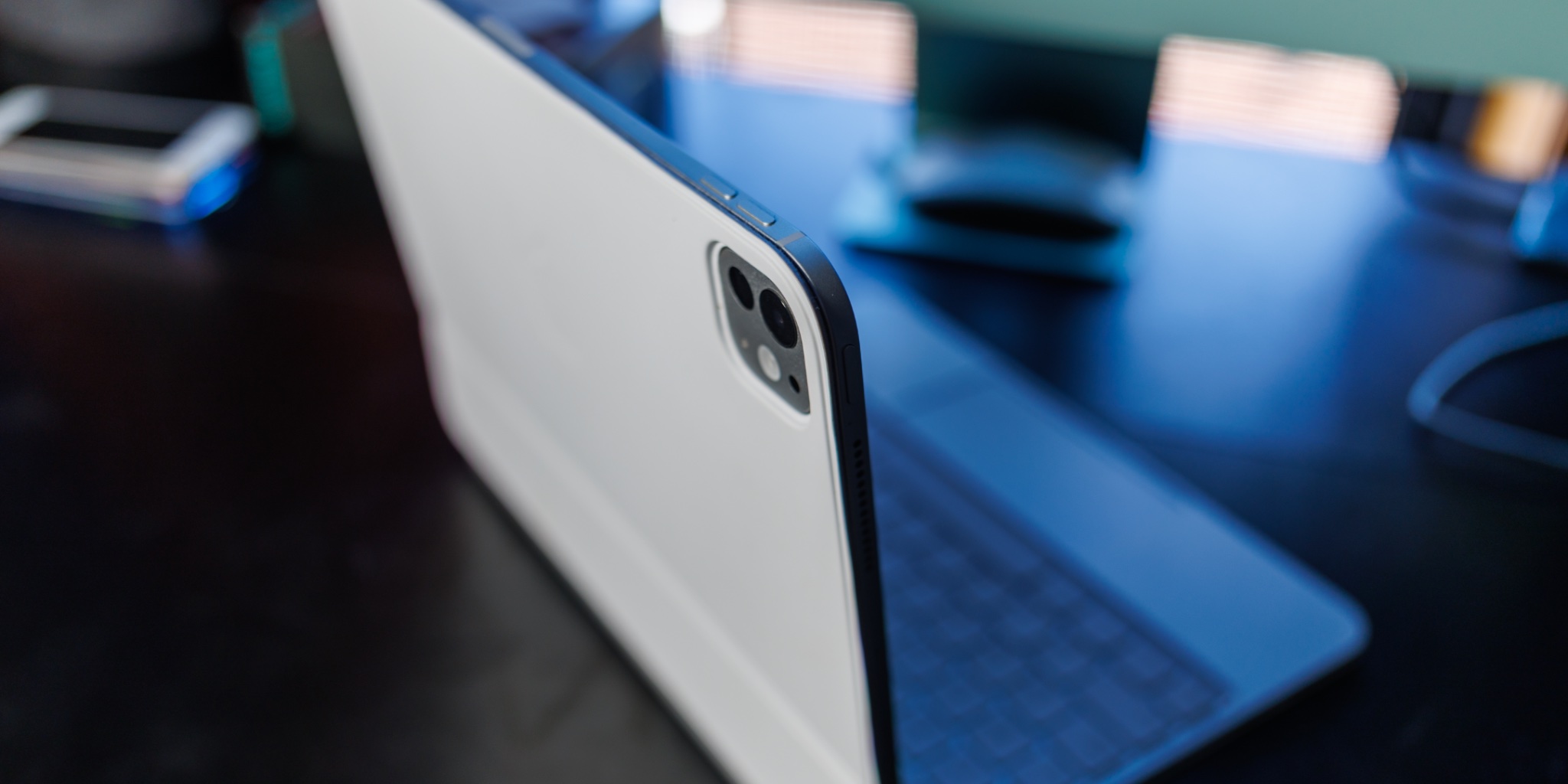 Apple 研發 18 吋可摺式 iPad，預計售價 $3,000，或需至 2029 年才會發佈