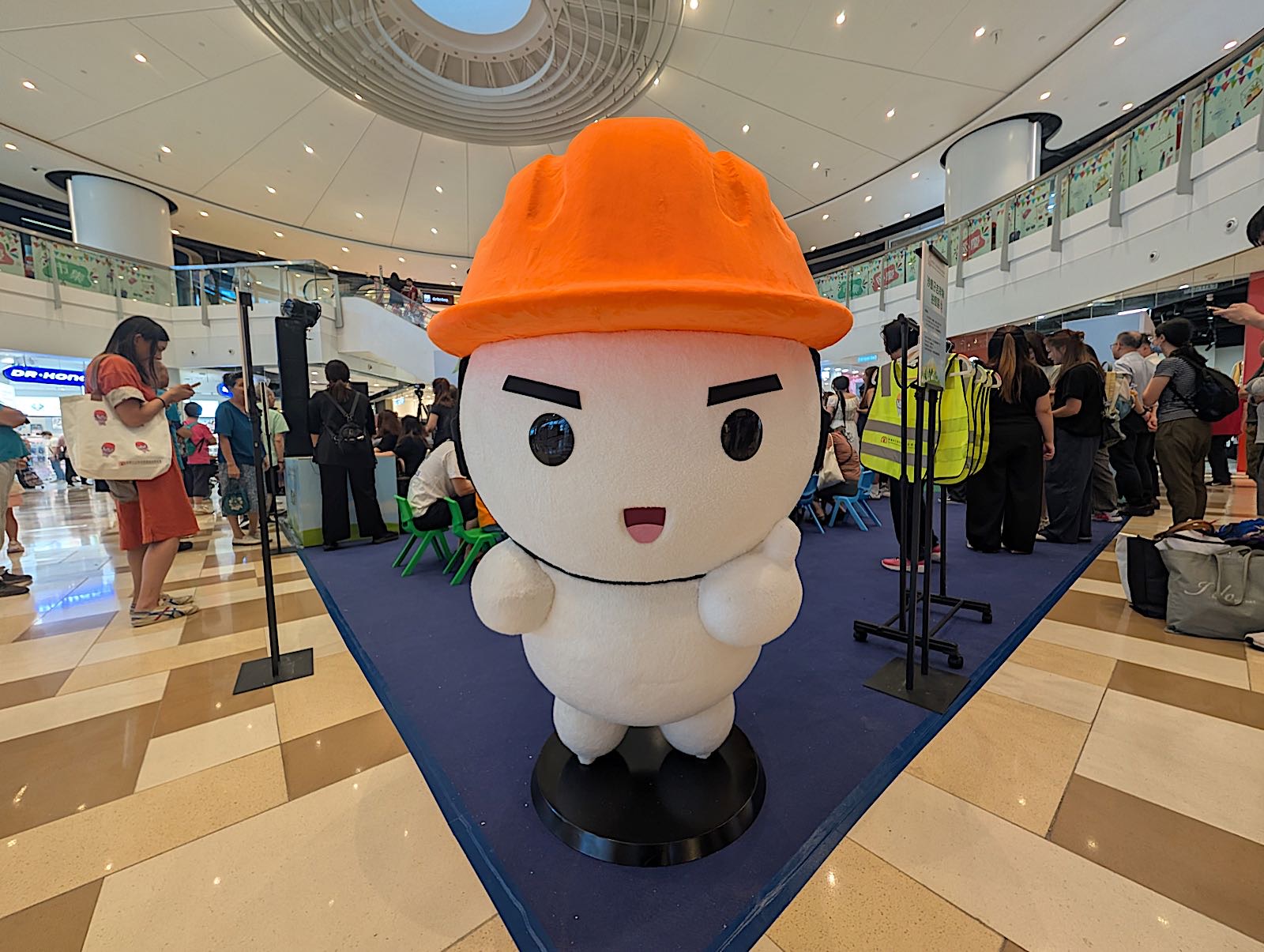 【親子好去處】黃大仙中心「免費」玩，集郵「沙塵仔」，再畫畫填色設計服裝