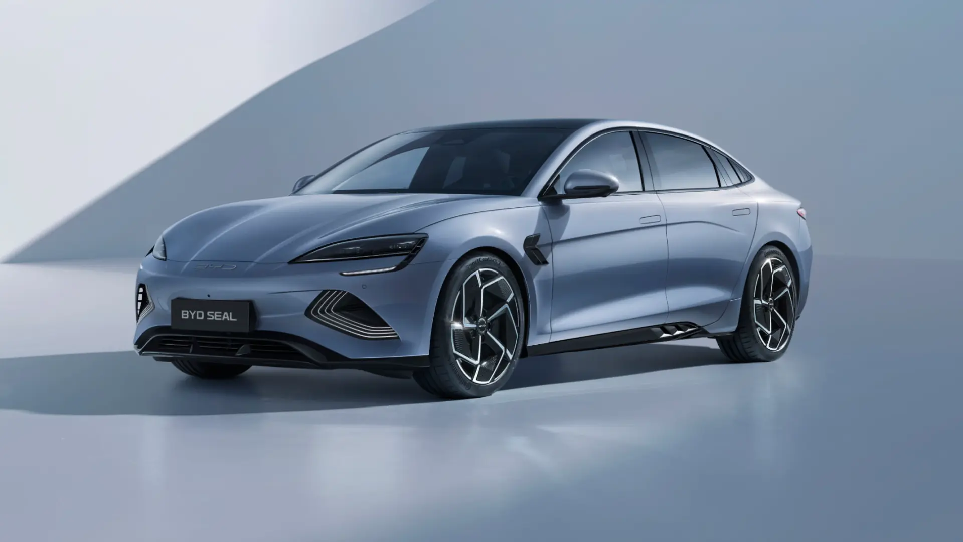 BYD 新款混合電動車以 1,243 英里續航力樹立效率標準