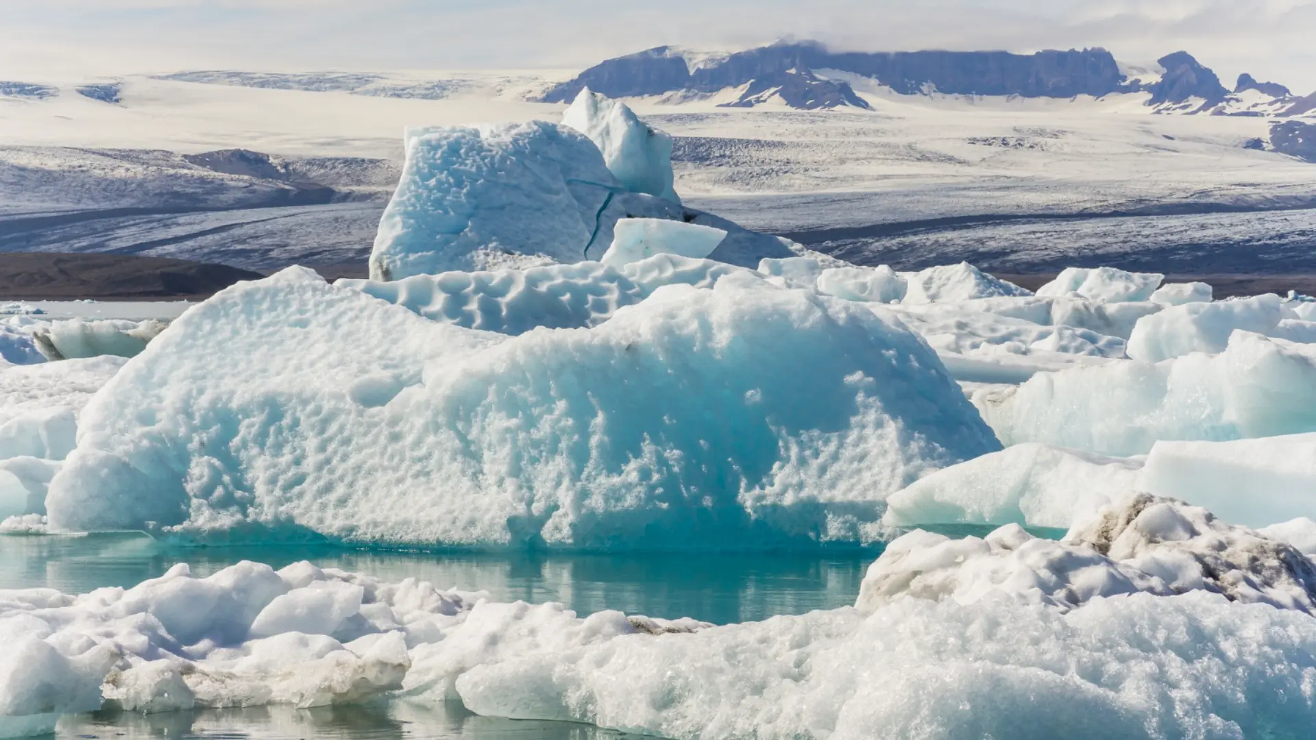 中國展開歷史性北極探險，搭載載人及無人潛水器