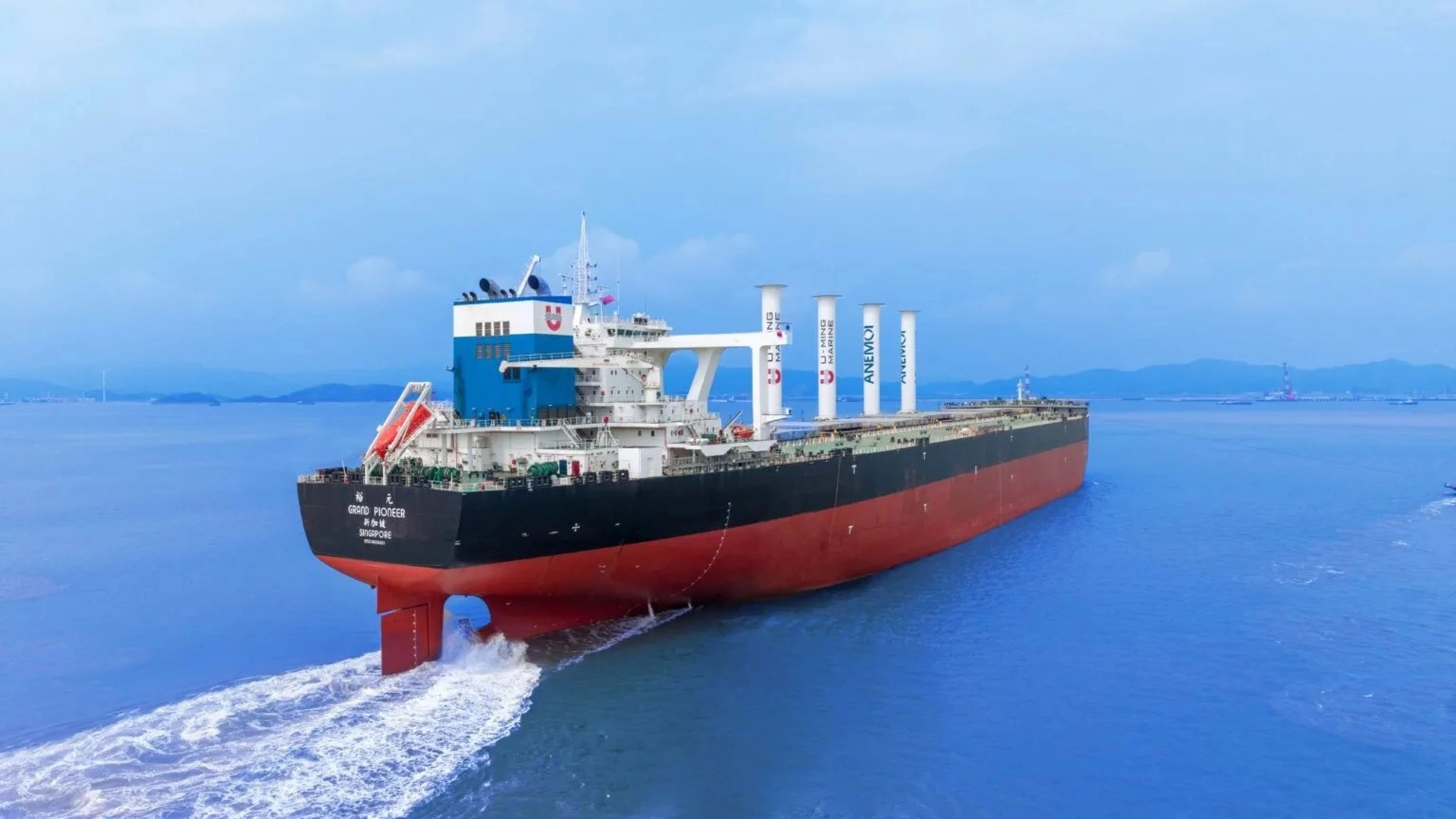 巨型 114 英尺風帆助力 325,000 噸貨船航行