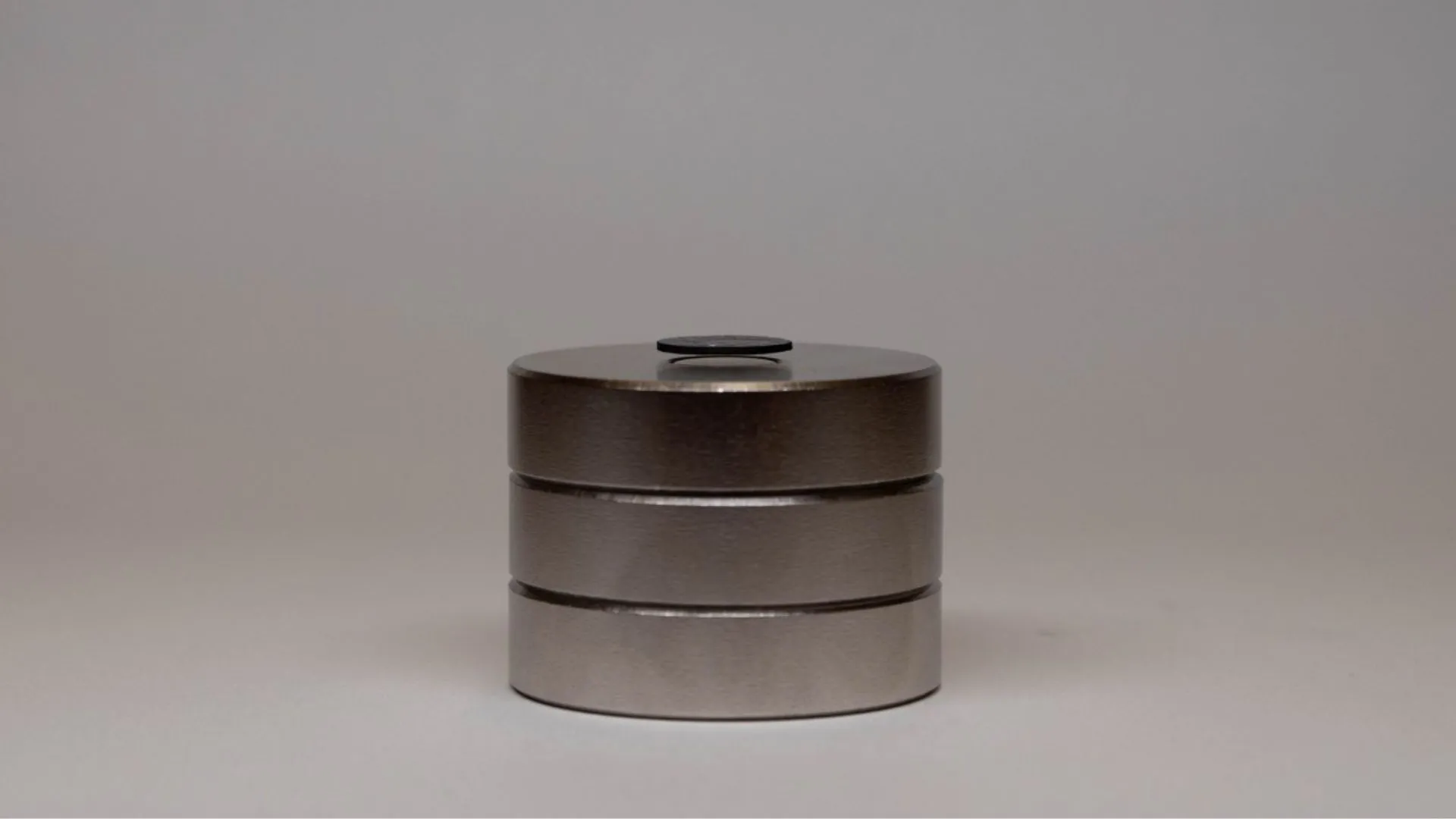 日本在宏觀轉子上實現近乎無摩擦的懸浮技術