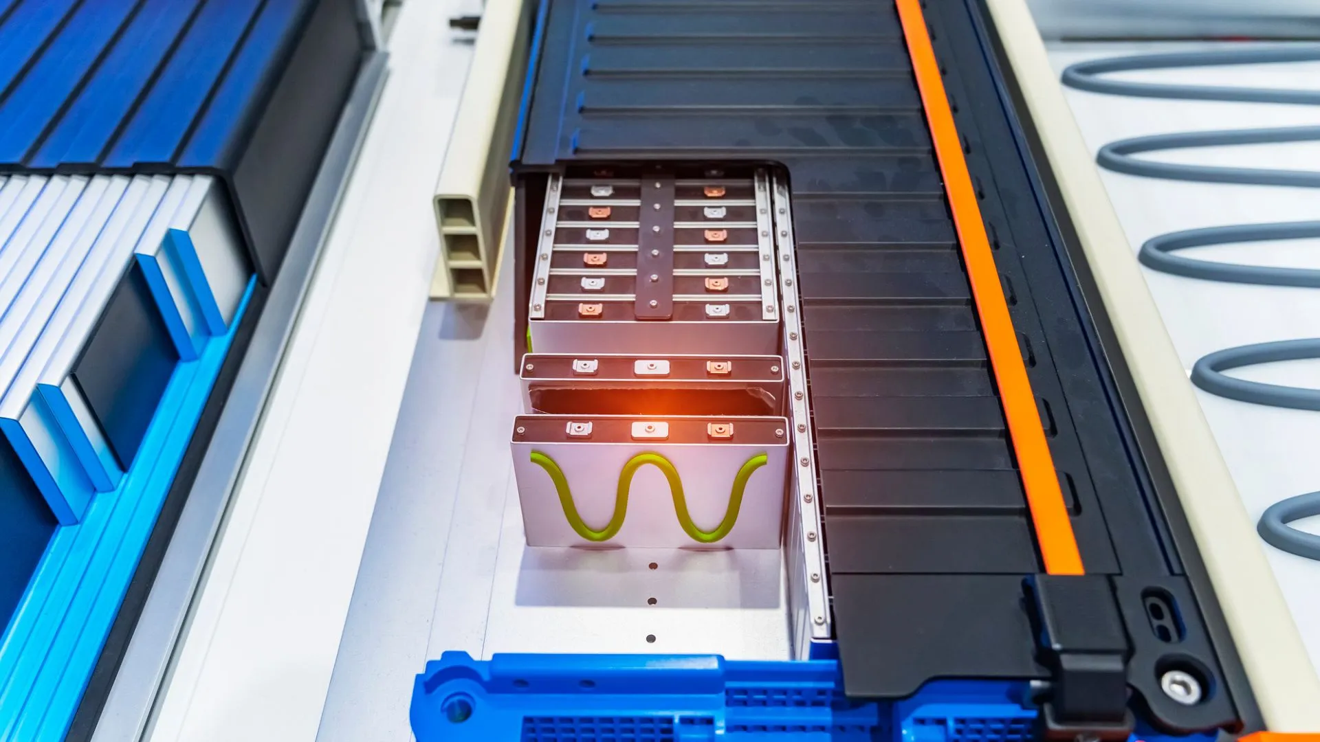 MIT 揭示鋰的隱藏速度限制以促進下一代電動汽車電池技術