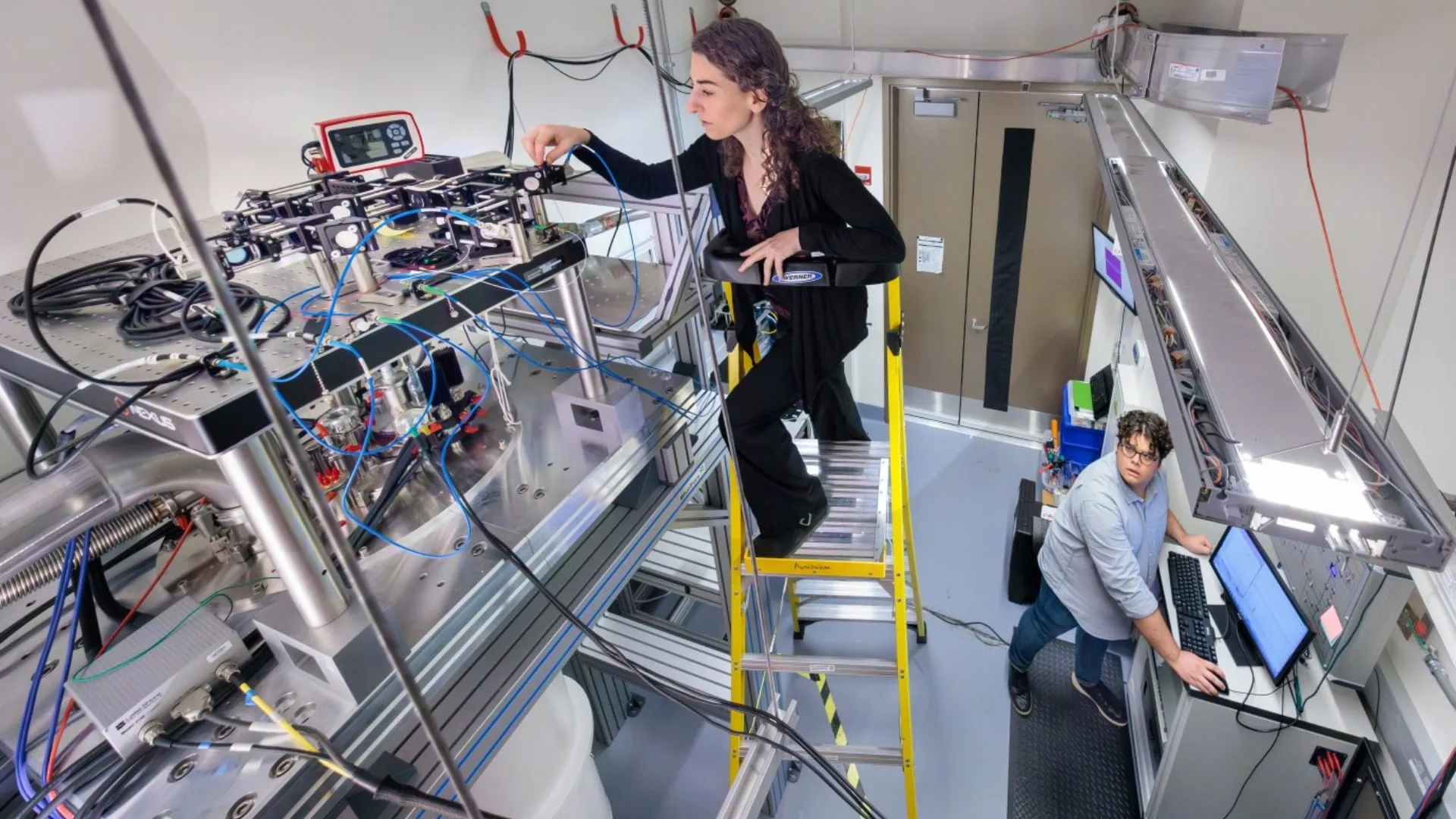 量子位於電信頻率運作，擴展量子技術潛能