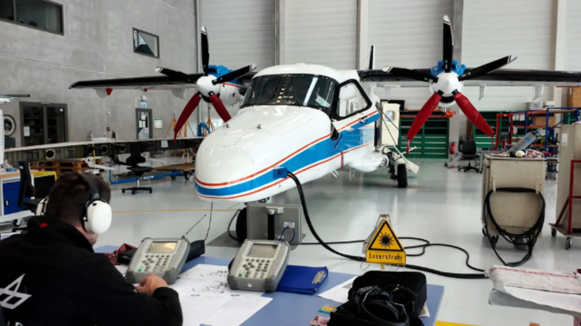 研究人員從移動飛機中傳輸光子，實現量子技術新進展