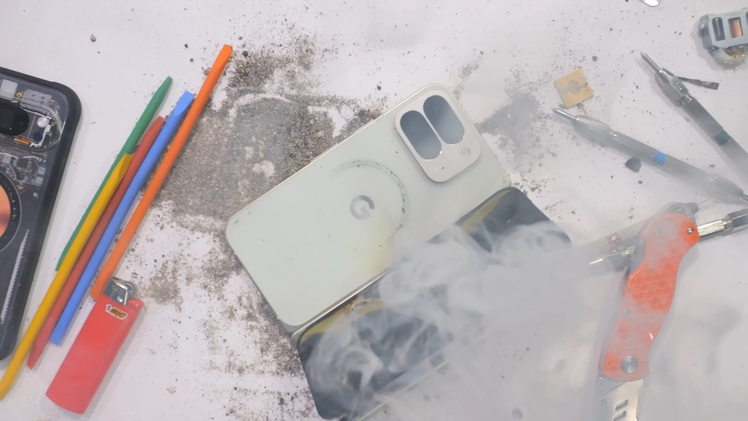 Google Pixel 10 Pro Fold 在彎曲測試中出現問題