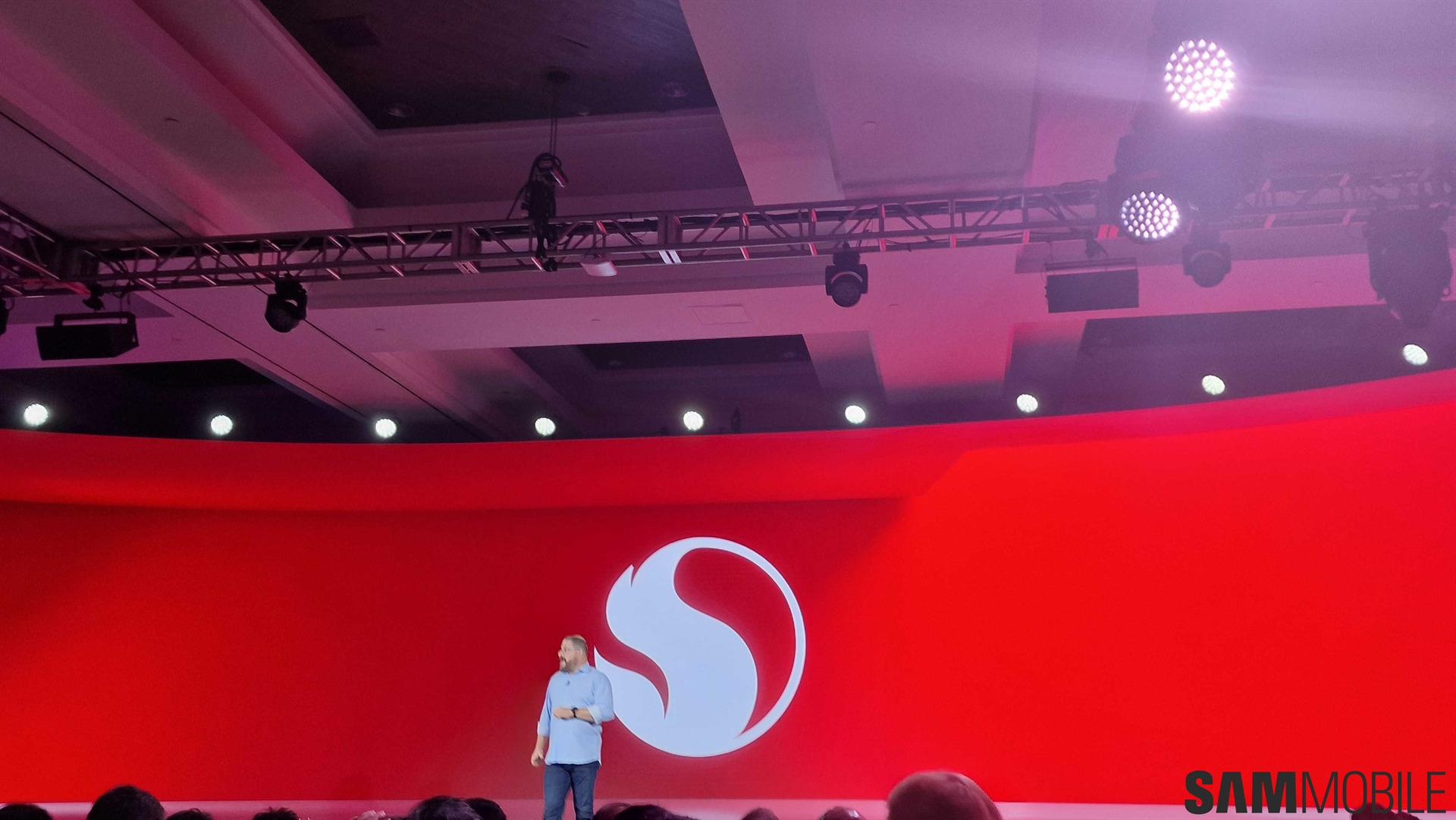 Samsung 可能為 Galaxy Z Flip 8 開發升級版 Snapdragon 晶片