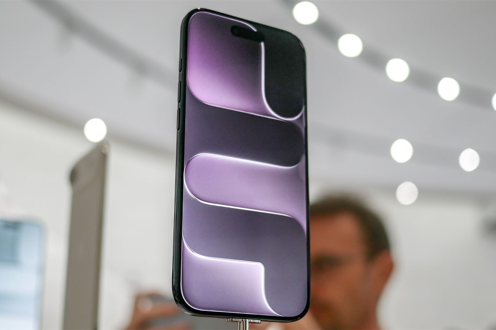 iPhone 18 Pro 靈動島區域將縮小，測試特殊 HIAA 挖孔方案