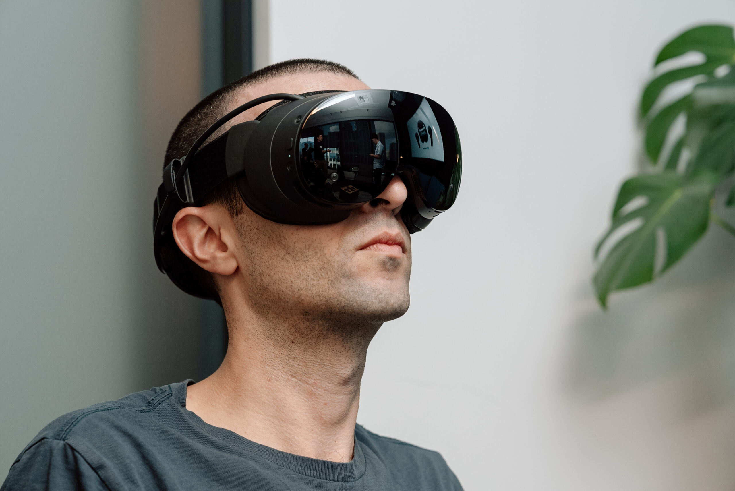 Valve 發佈 Steam Frame 虛擬實境頭盔，提供全新使用體驗