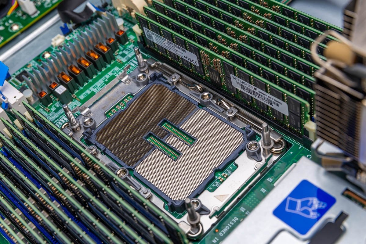 Intel 推出全新至強600系列處理器 針對工作站市場競爭AMD