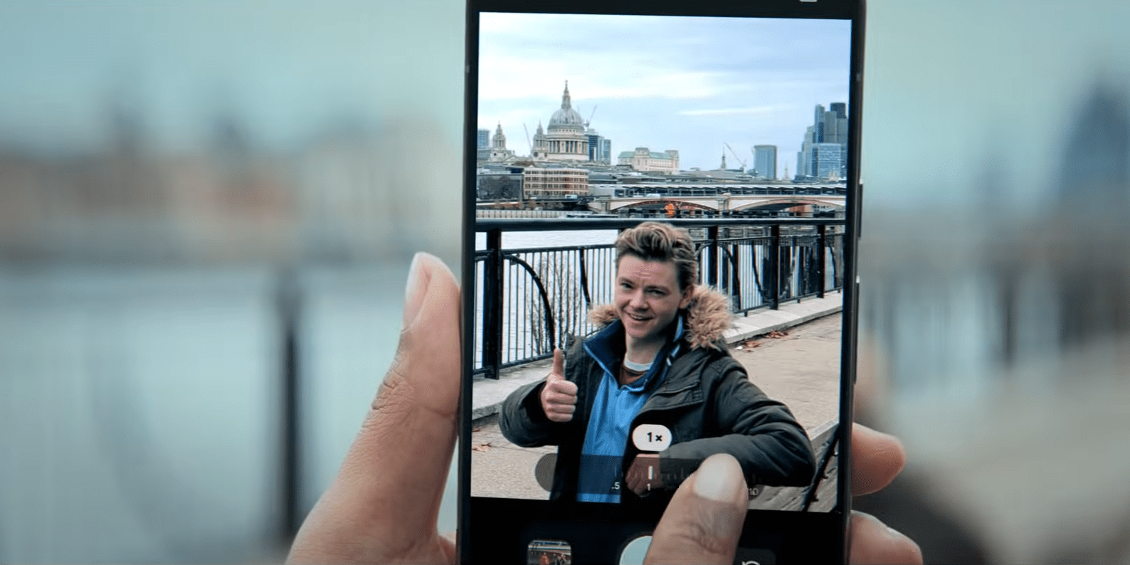 Google 最新 Pixel 10 Pro 廣告重聚《真愛至上》演員，標題為「It’s Pixel, Actually」