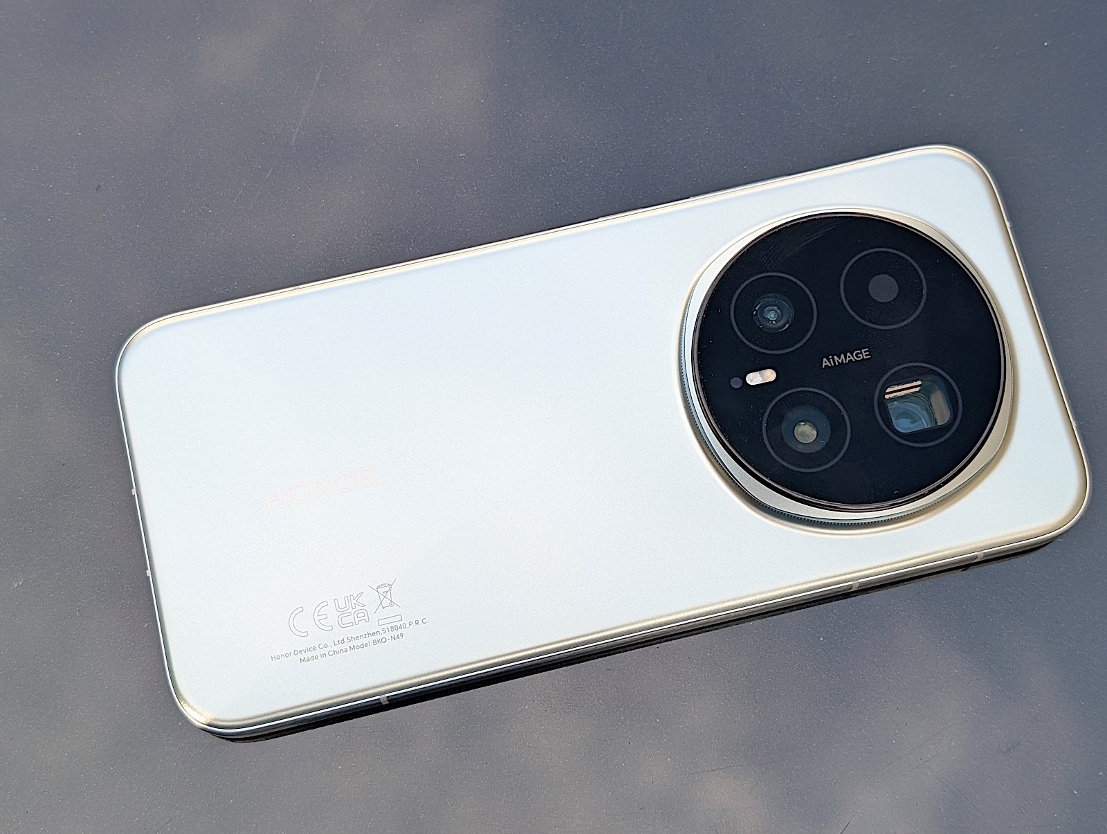 Honor Magic8 Pro 白色機背