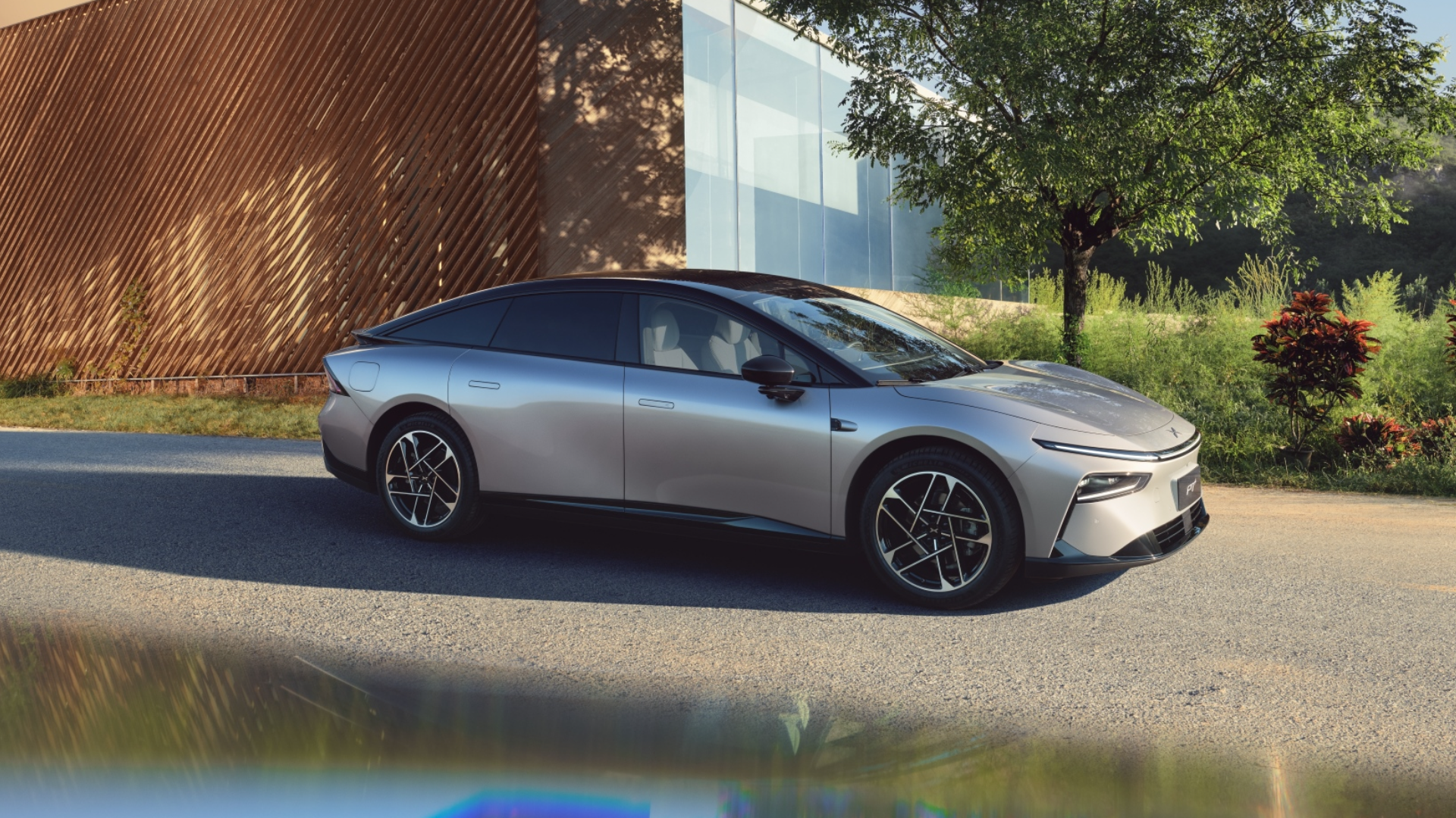 Xpeng 新款混合電動車電池升級 實現 12 分鐘充電 80%