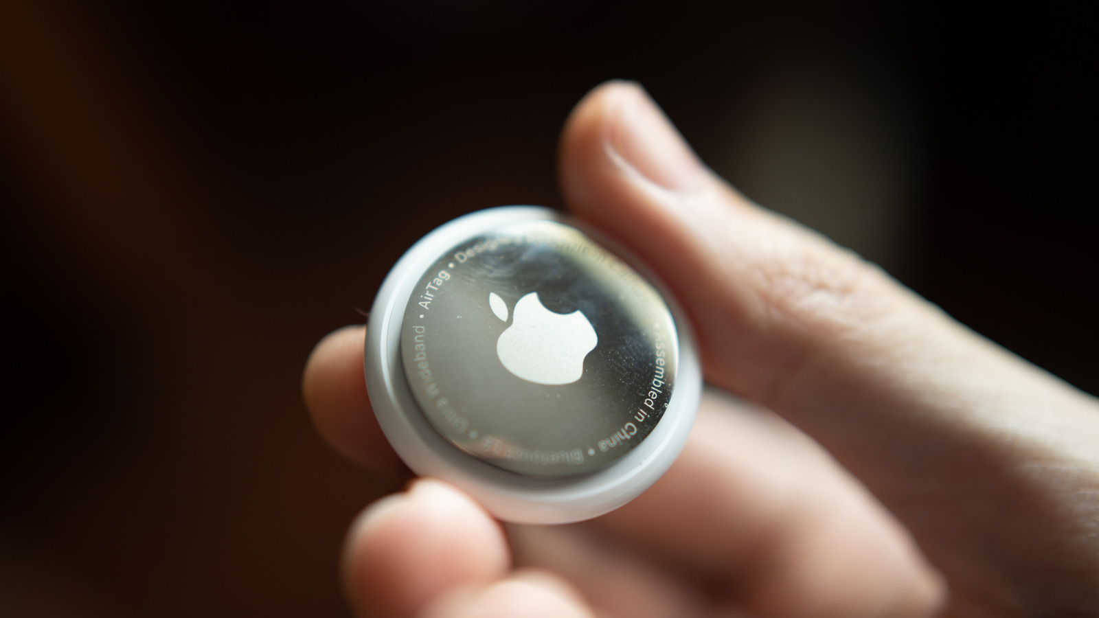 TikTok 用戶利用 Apple AirTag 追蹤捐贈鞋子，發現其最終去向