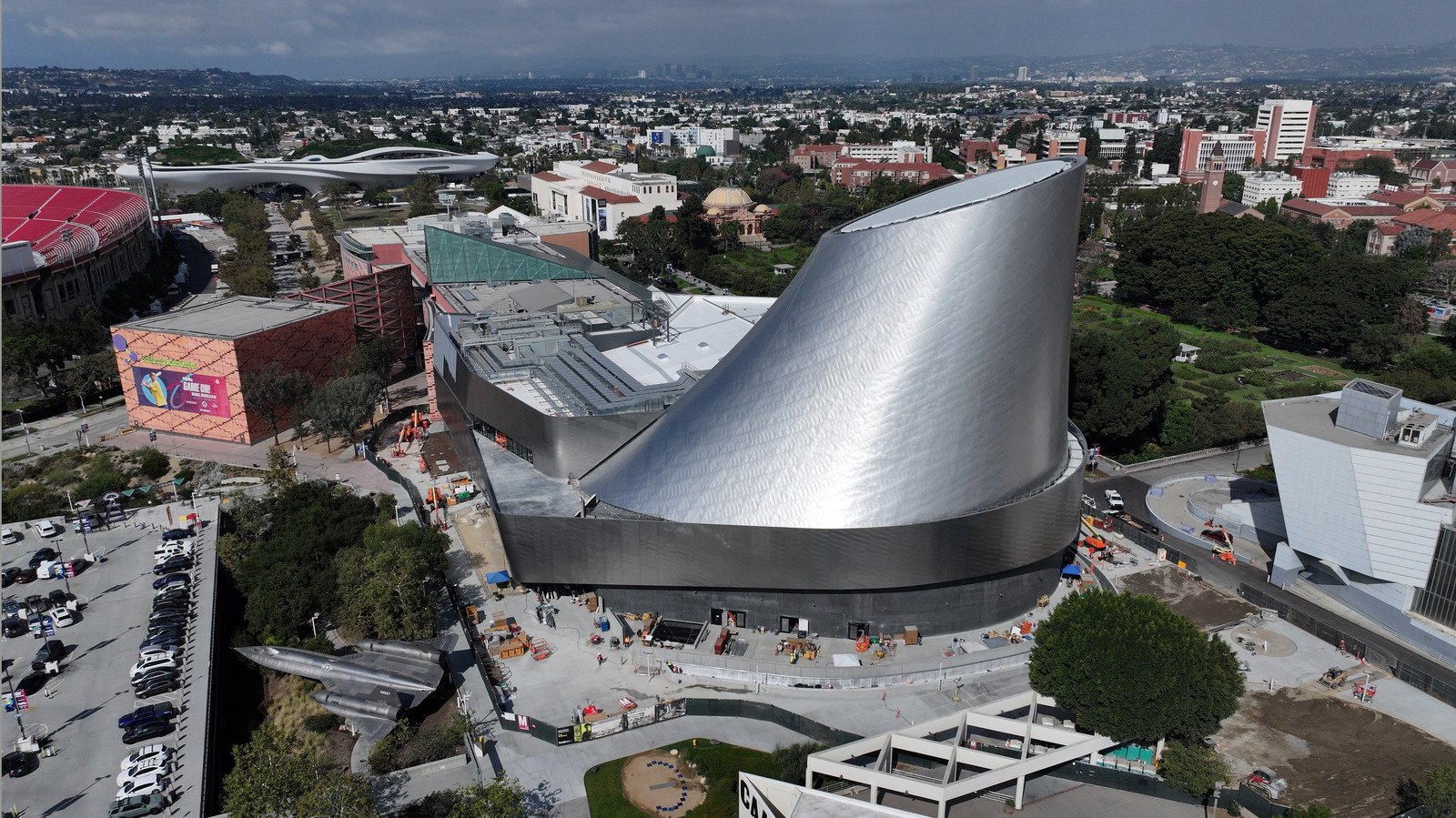 Space Shuttle Endeavour 在洛杉磯新家落成，California Science Center 投資 4.25 億美元擴建 20 萬平方呎設施