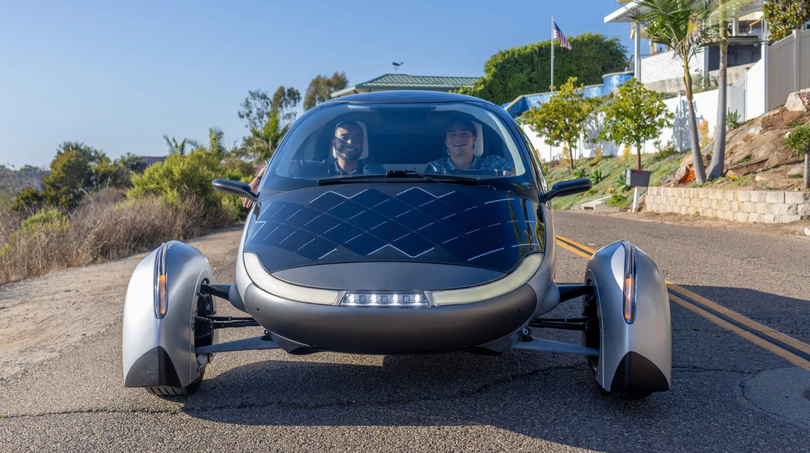 Aptera 發佈可行駛原型車，經歷 20 年研發終見曙光