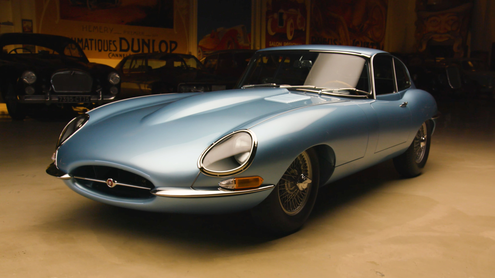 Jay Leno 的車庫展示 1967 Jaguar XK-E 4.2 Coupe 的完美修復過程