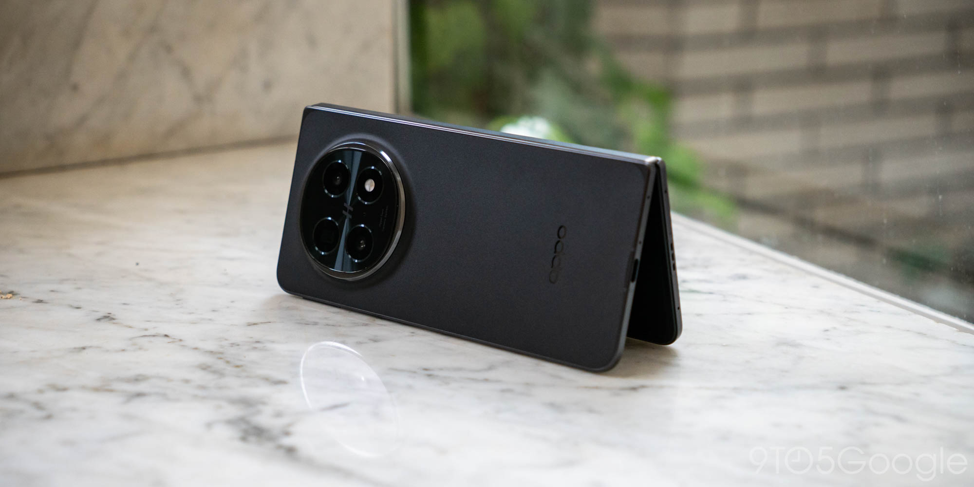 Oppo Find N6 配備 6,000 mAh 電池及 8.1 吋顯示屏，設計更纖薄，與 Samsung Galaxy Z Fold 7 競爭