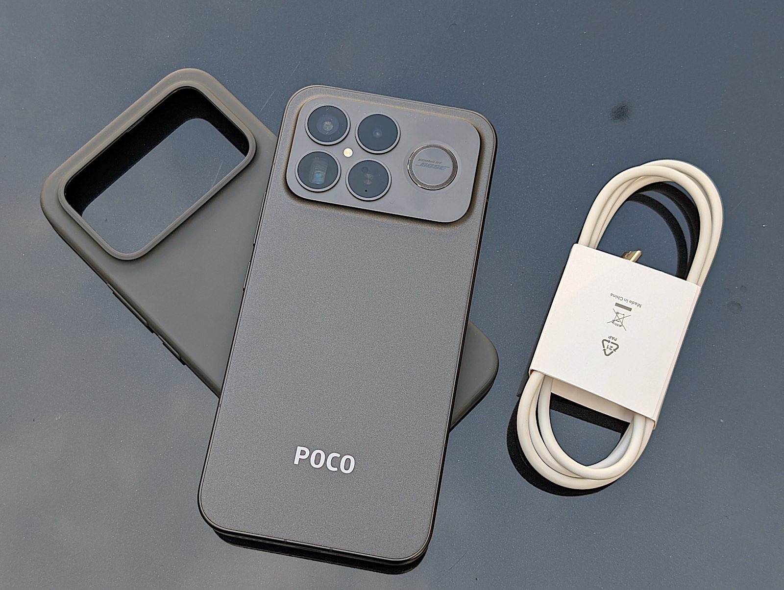 POCO F8 Ultra 機背