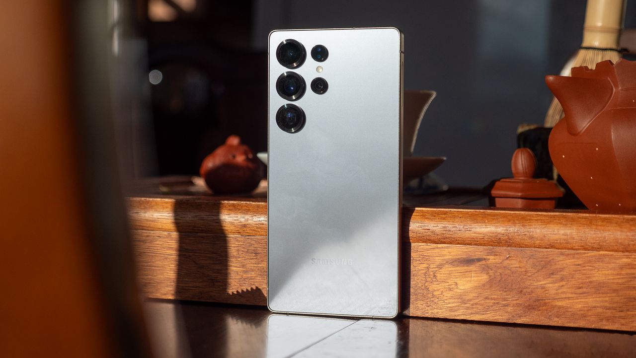 Samsung 在 One UI 8.5 源碼中意外洩露 Galaxy S26 系列設計細節