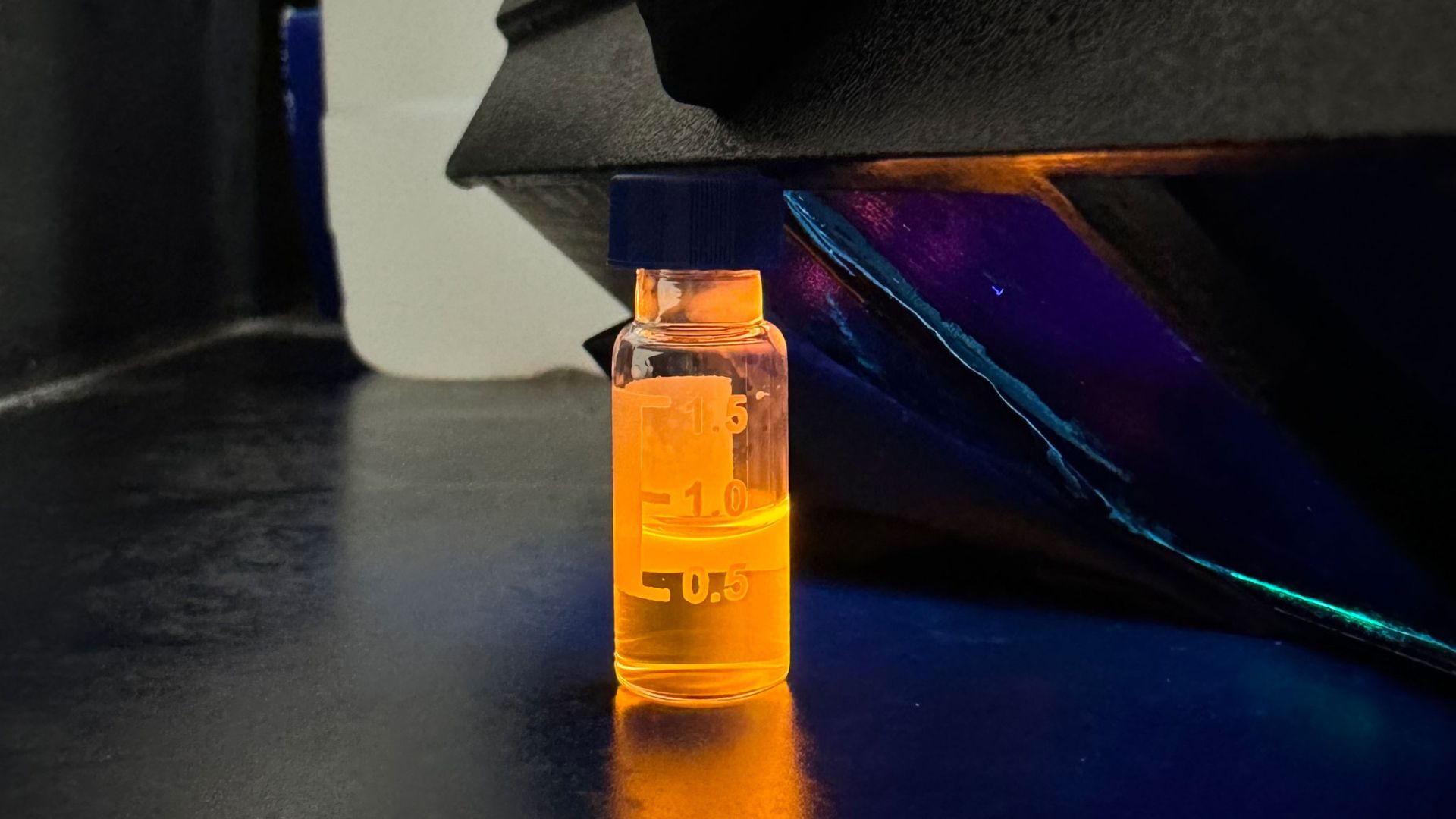 量子點新突破：研究人員成功將錳掺入提升磁性材料亮度