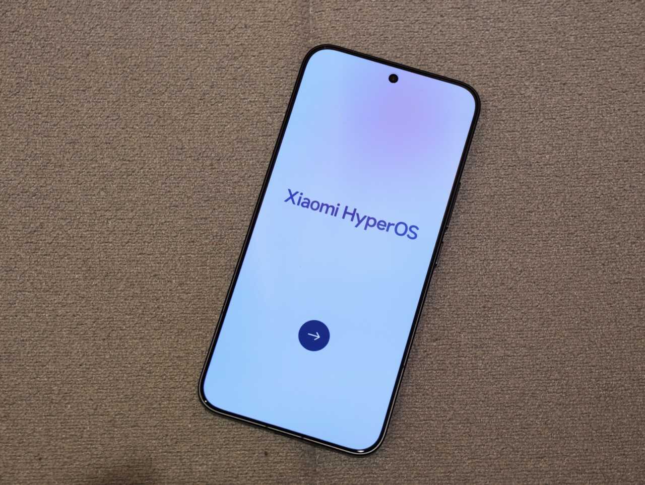 開機行 Xiaomi HyperOS 3,底層為 Android 16