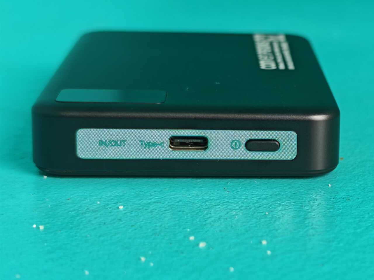 CONVEN PG10MS-G2 底邊 USB-C 埠同電源鍵