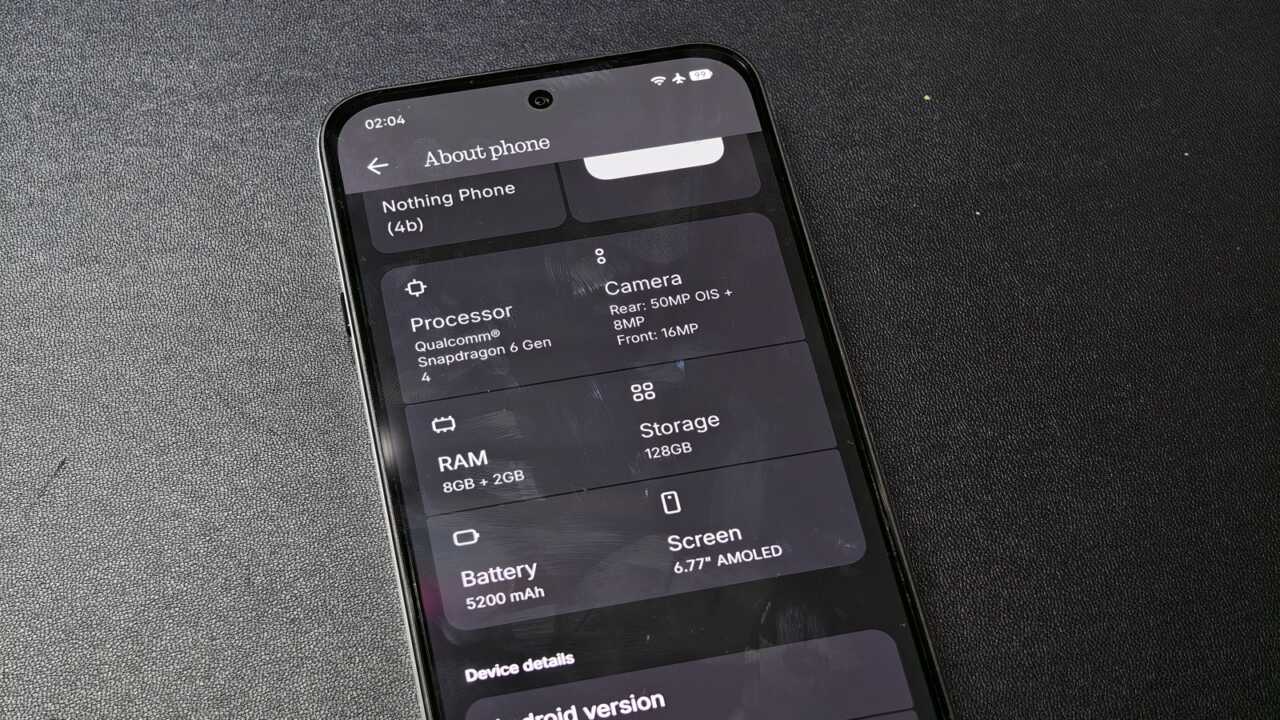 Nothing Phone (4b) - 裝置資訊：Snapdragon 6 Gen 4、8GB＋2GB RAM、128GB、5,200mAh、6.77 吋 AMOLED
