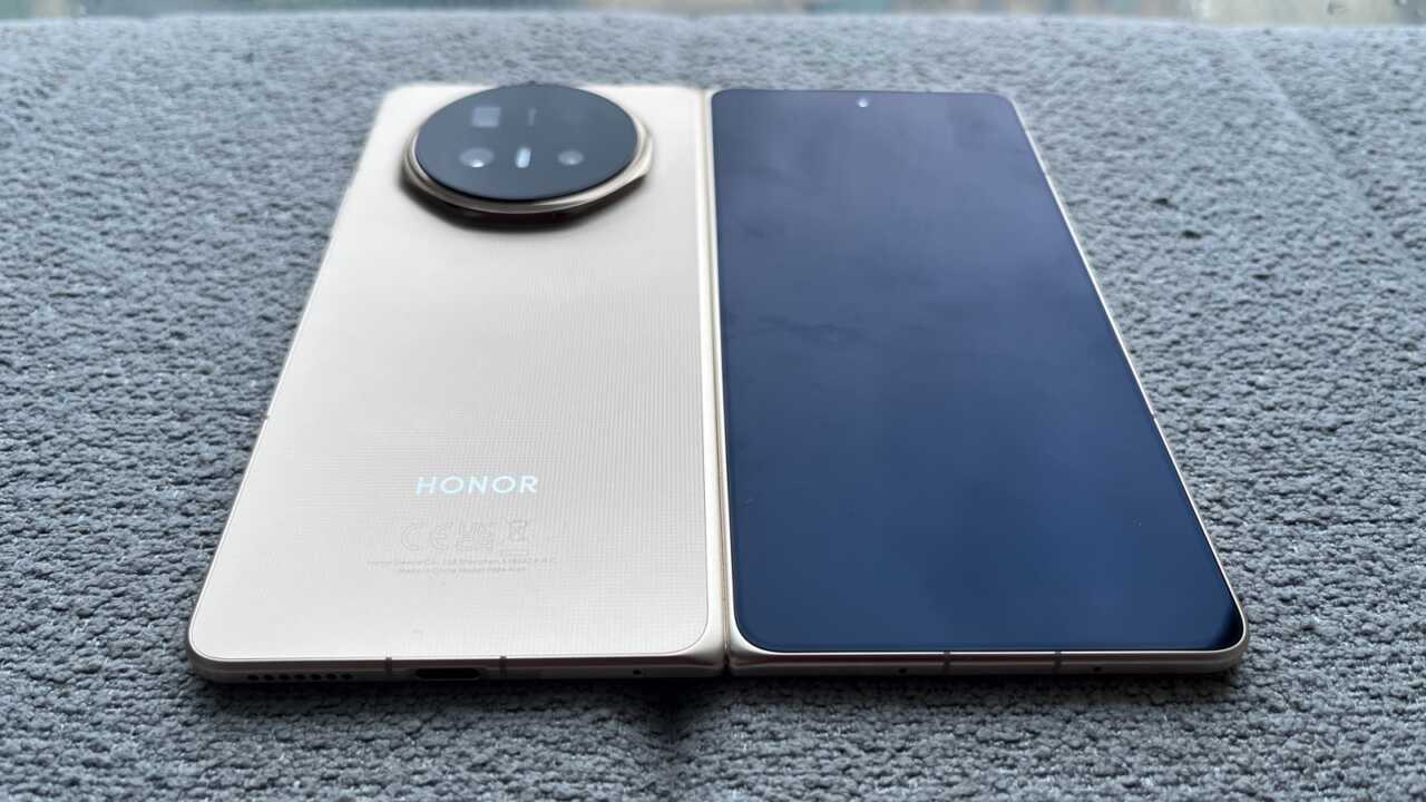 雪域白機背細紋理配金框,Model PNM-N49,HONOR 標誌低調