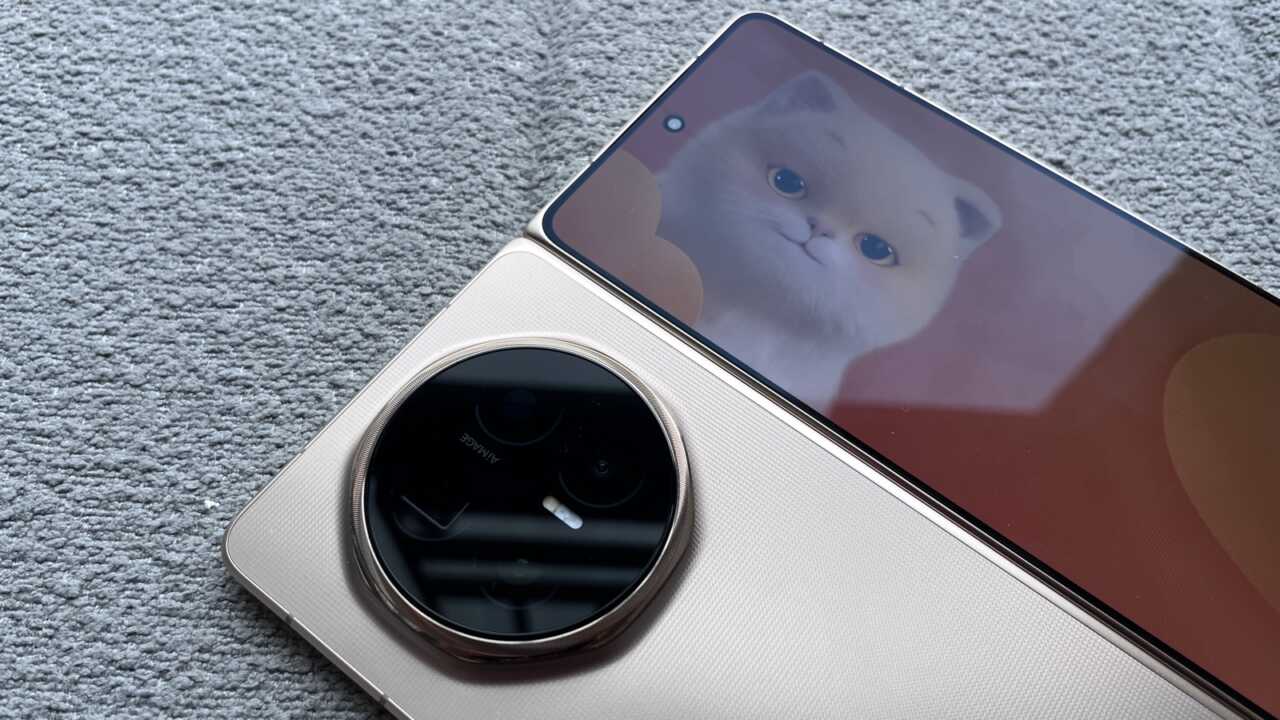 相機環近攝,金屬車紋同機背細紋質感清晰