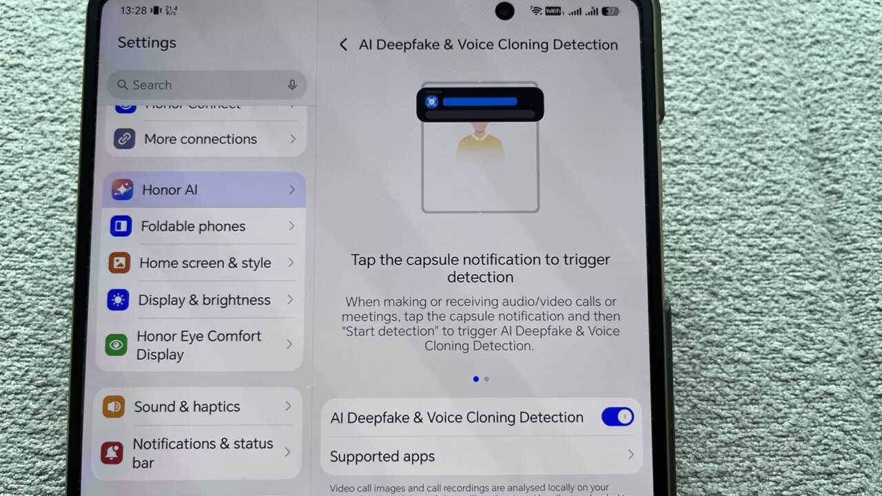 AI Deepfake & Voice Cloning Detection,視像通話時本機即時偵測換臉變聲