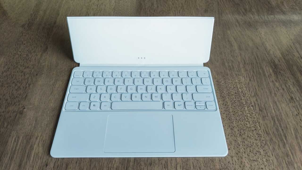 HONOR MagicPad 4 - オプションのSmart Keyboardマグネット式保護カバー：フルサイズのキーボードと内蔵トラックパッド