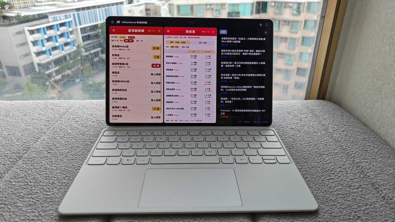 HONOR MagicPad 4 - キーボードを付けるとノートパソコンの形態に変わり、画面で同時に複数のアプリを開くことができる